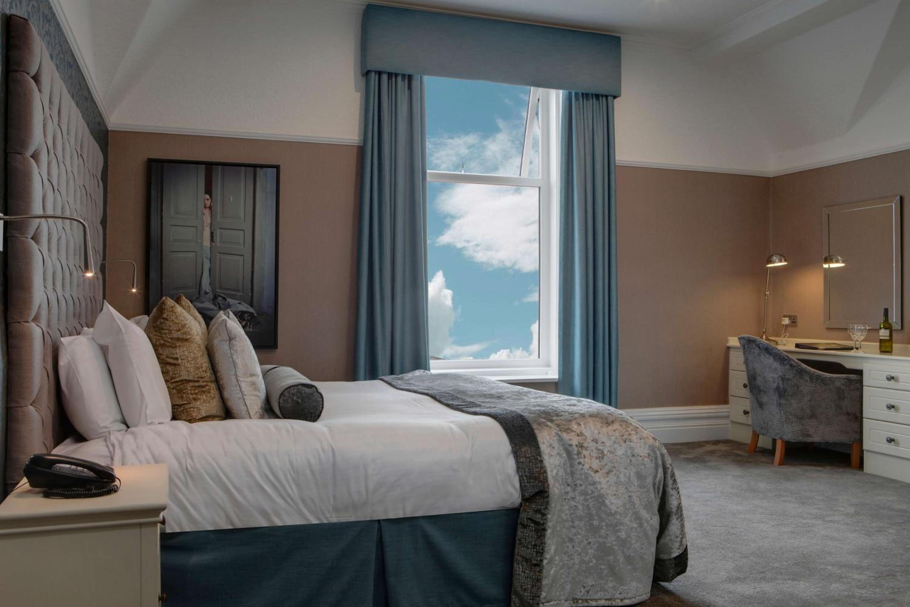 Executive King Room with View - Photo 4