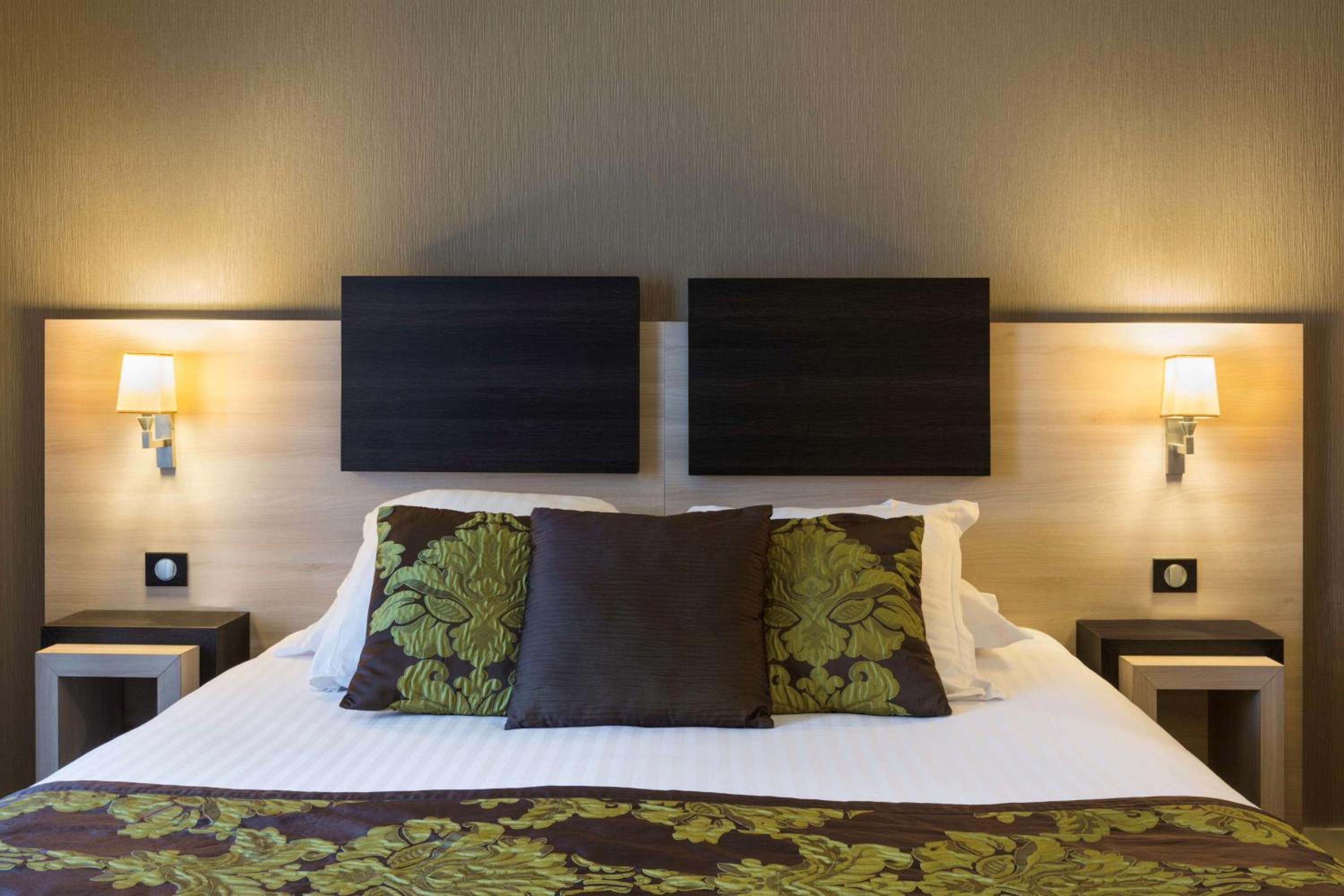 Executive King Suite with Living Room - Photo 1