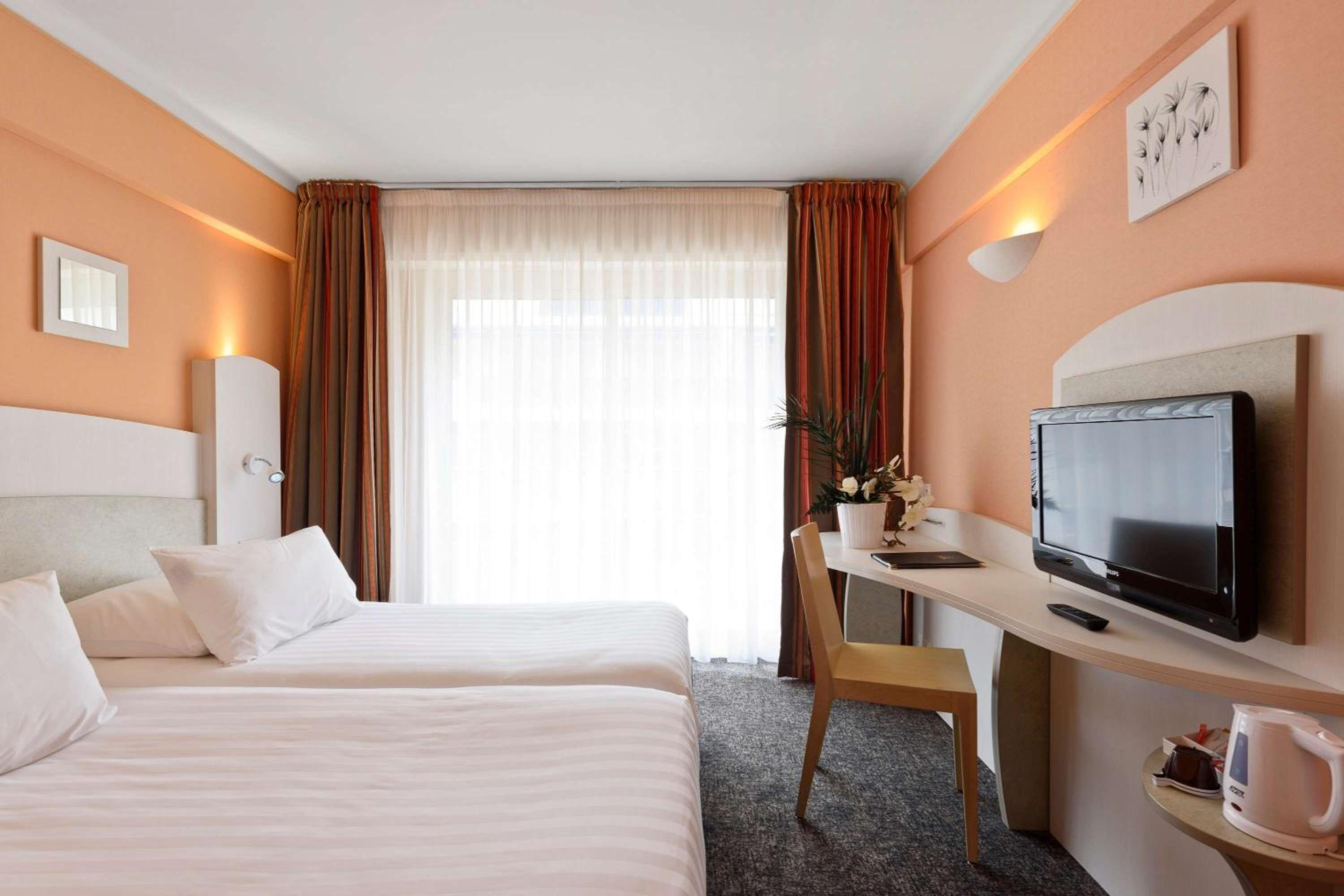 Comfort Twin Room - Non-Smoking - Photo 1