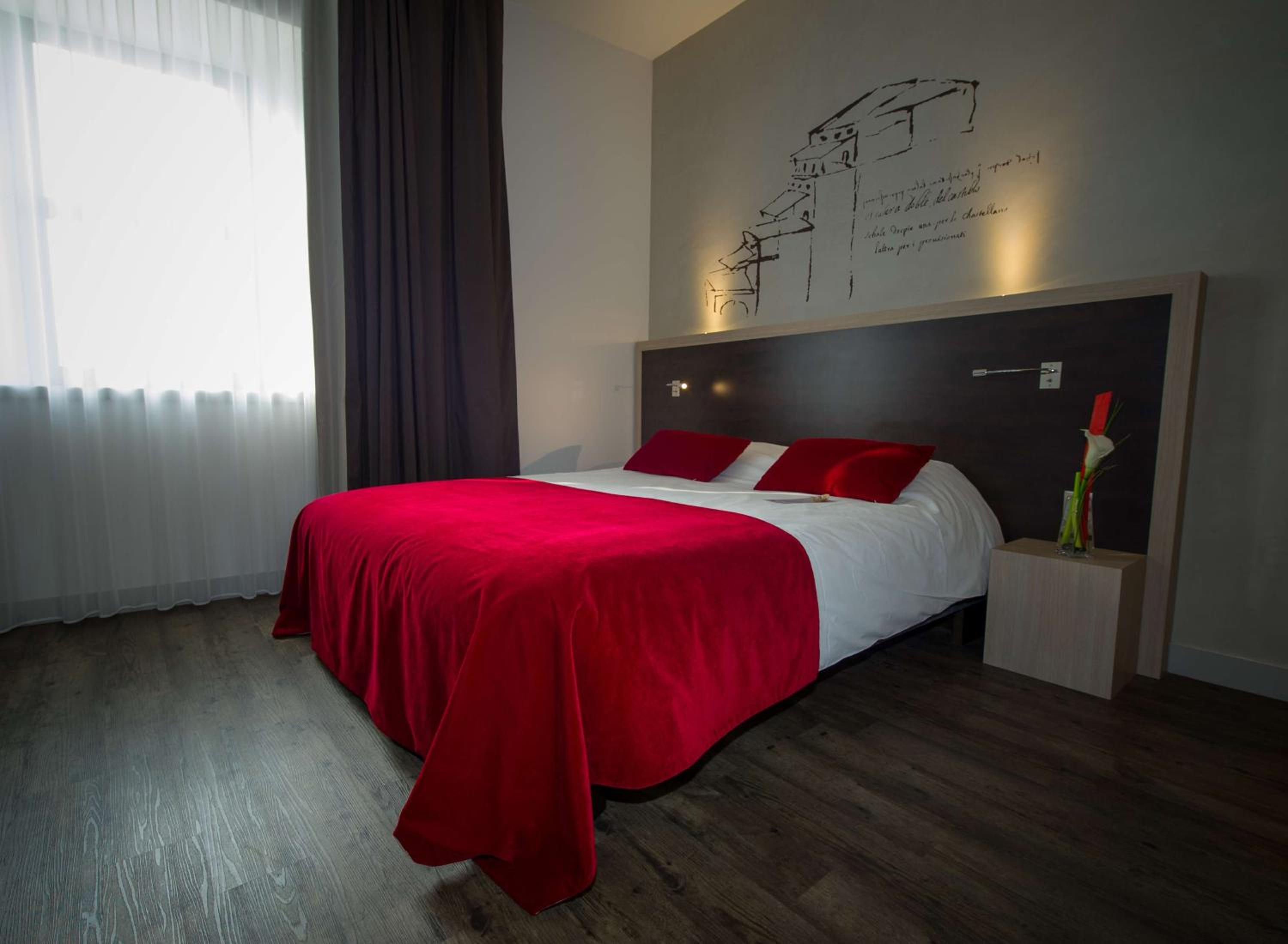Standard Queen Room with River View - Photo 9