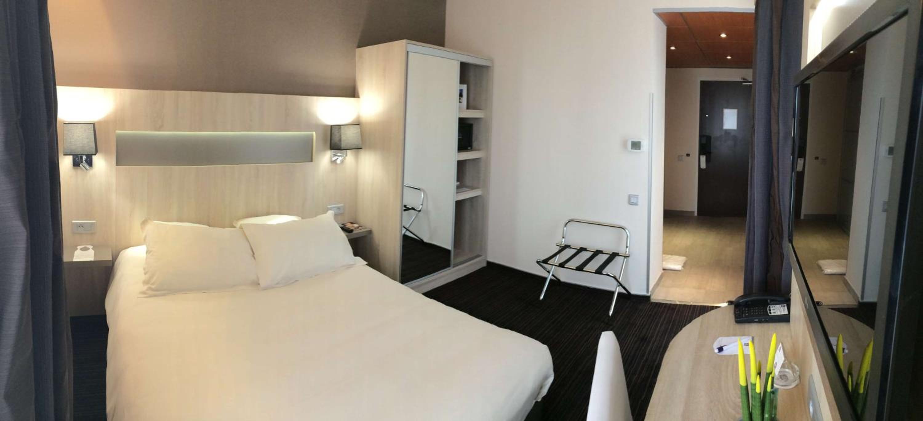 Standard Double Room - Disability Access - Photo 1