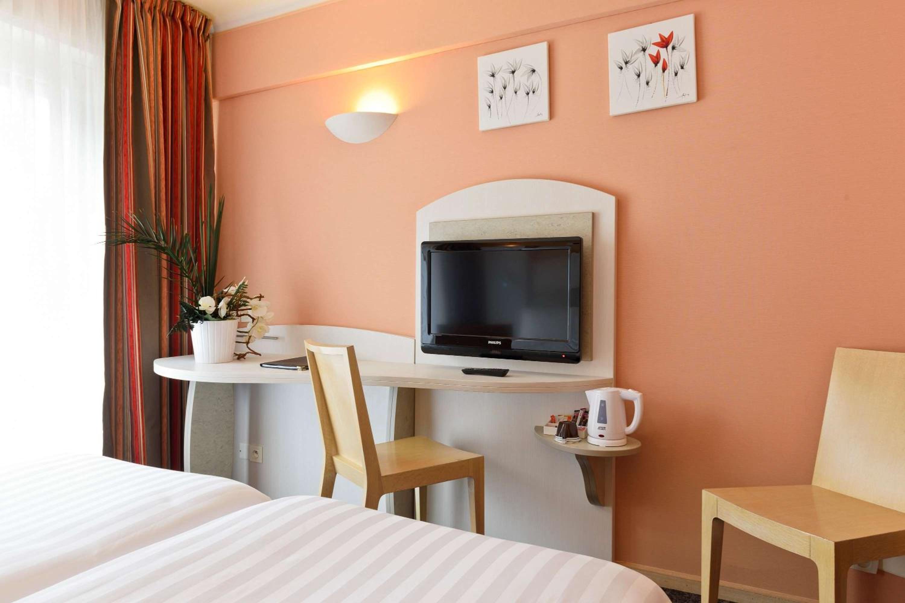 Comfort Twin Room - Non-Smoking - Photo 9
