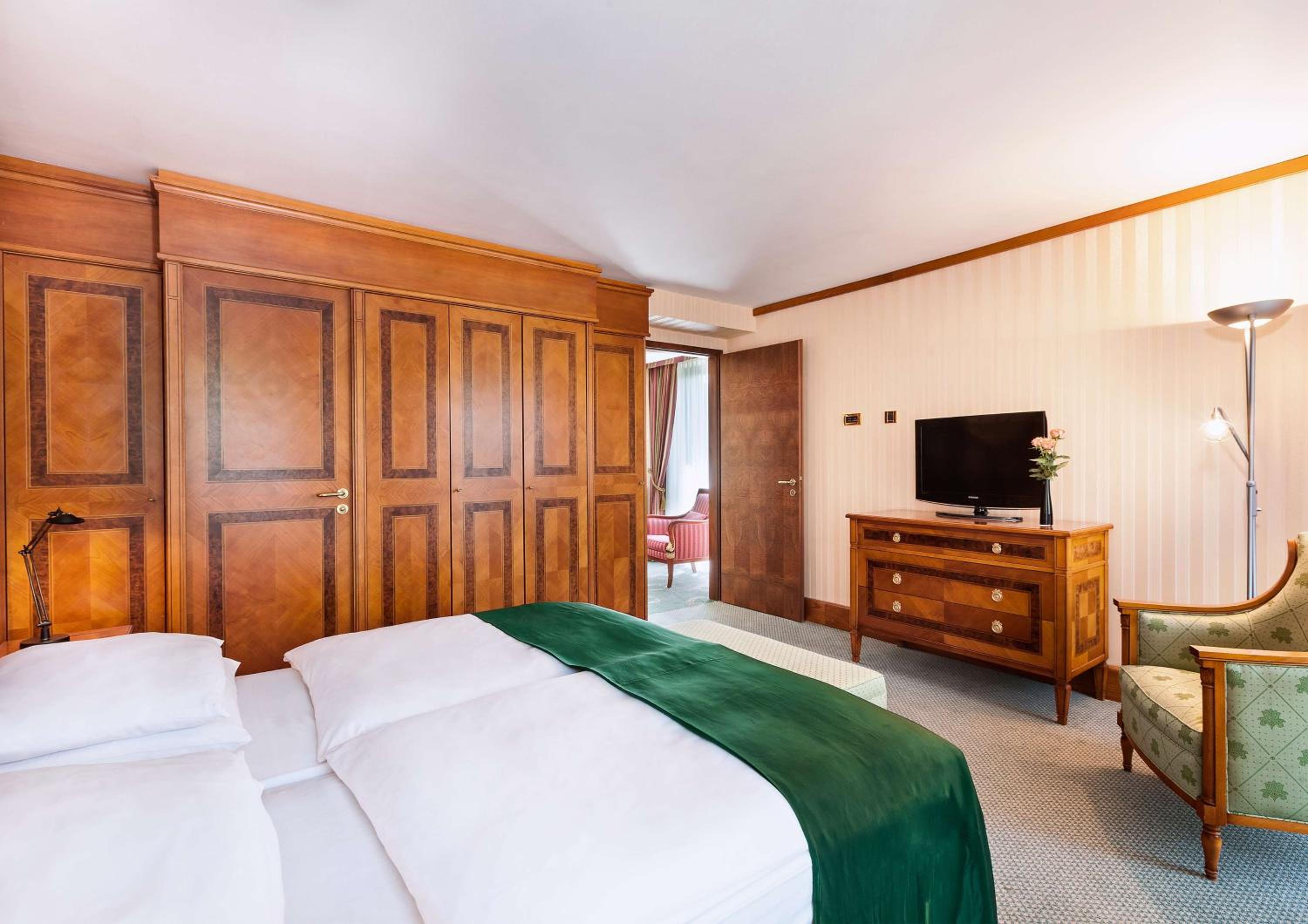 Suite - Photo 2