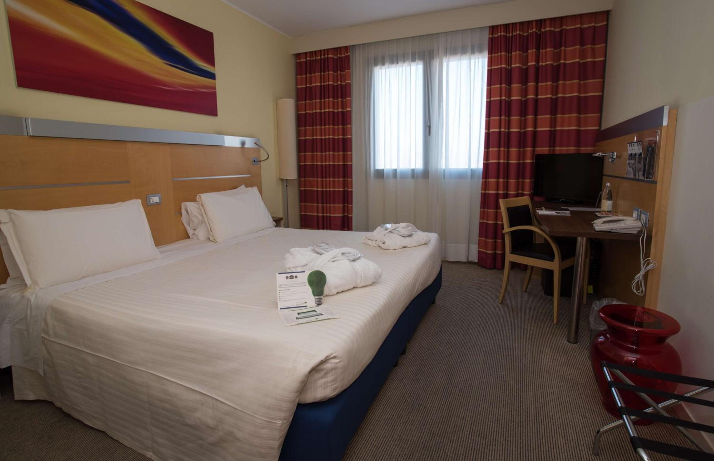 Comfort King Room - Photo 8