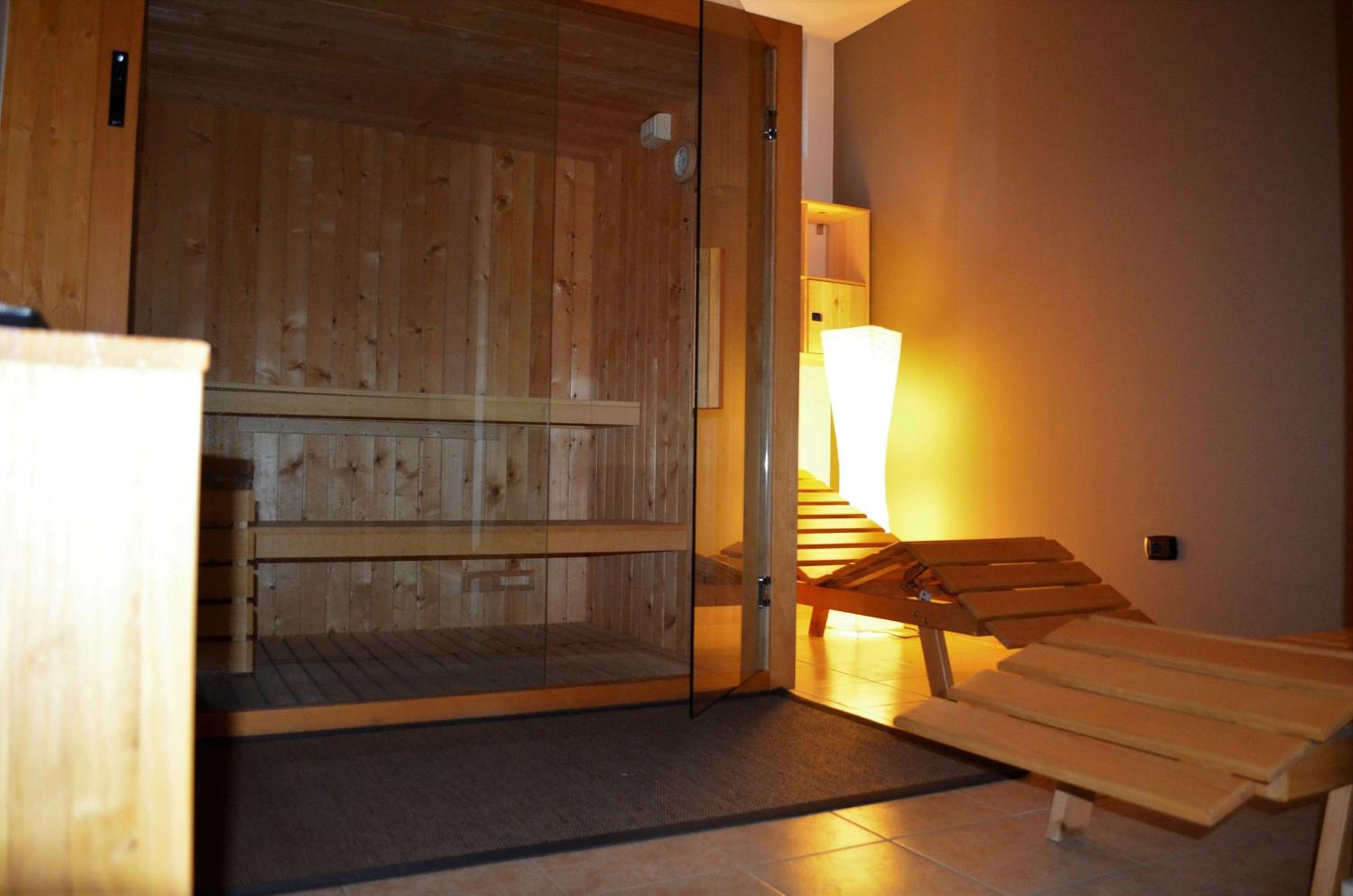 Standard King Room - Photo 10