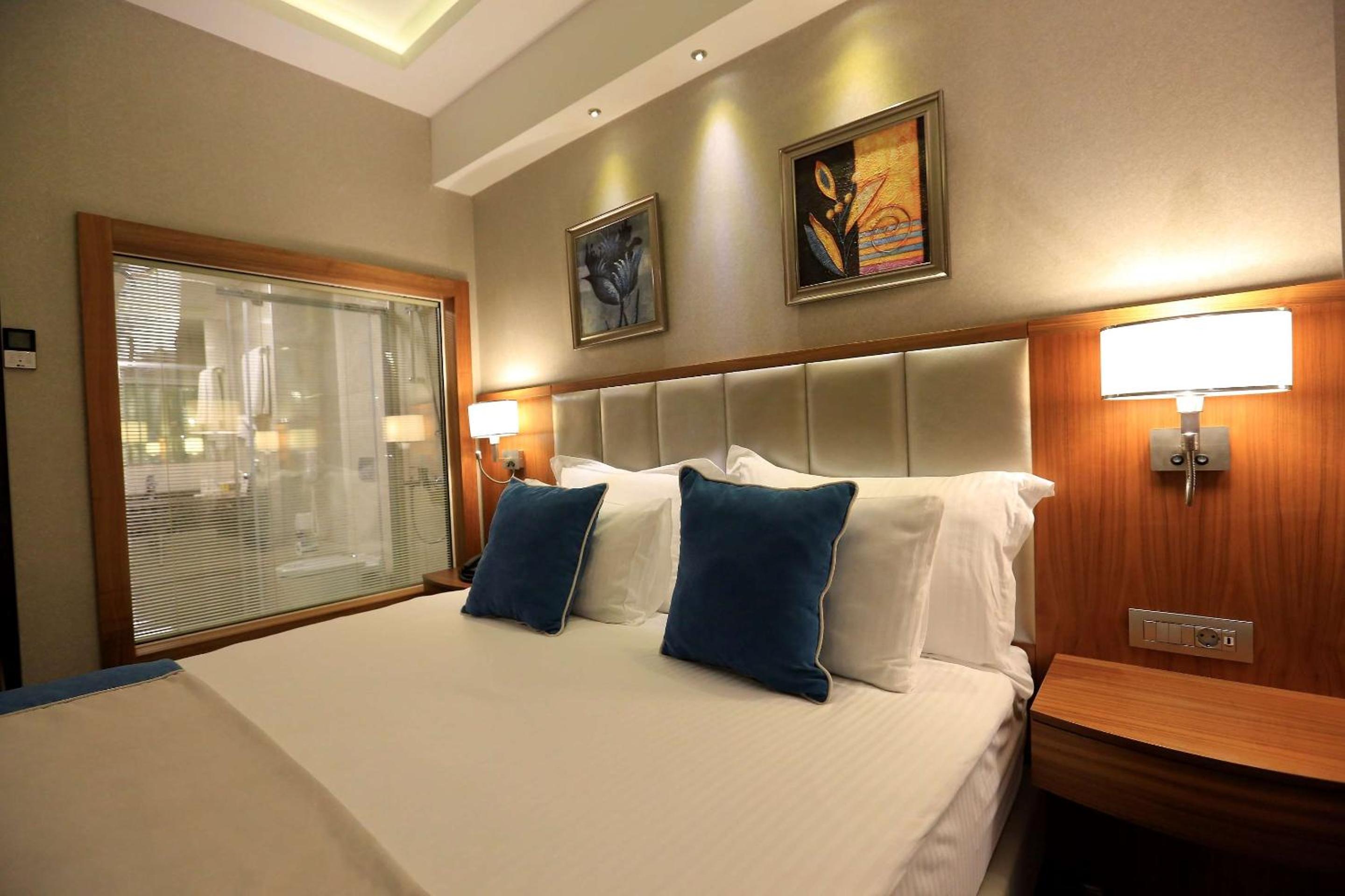 Queen Room - Non-Smoking