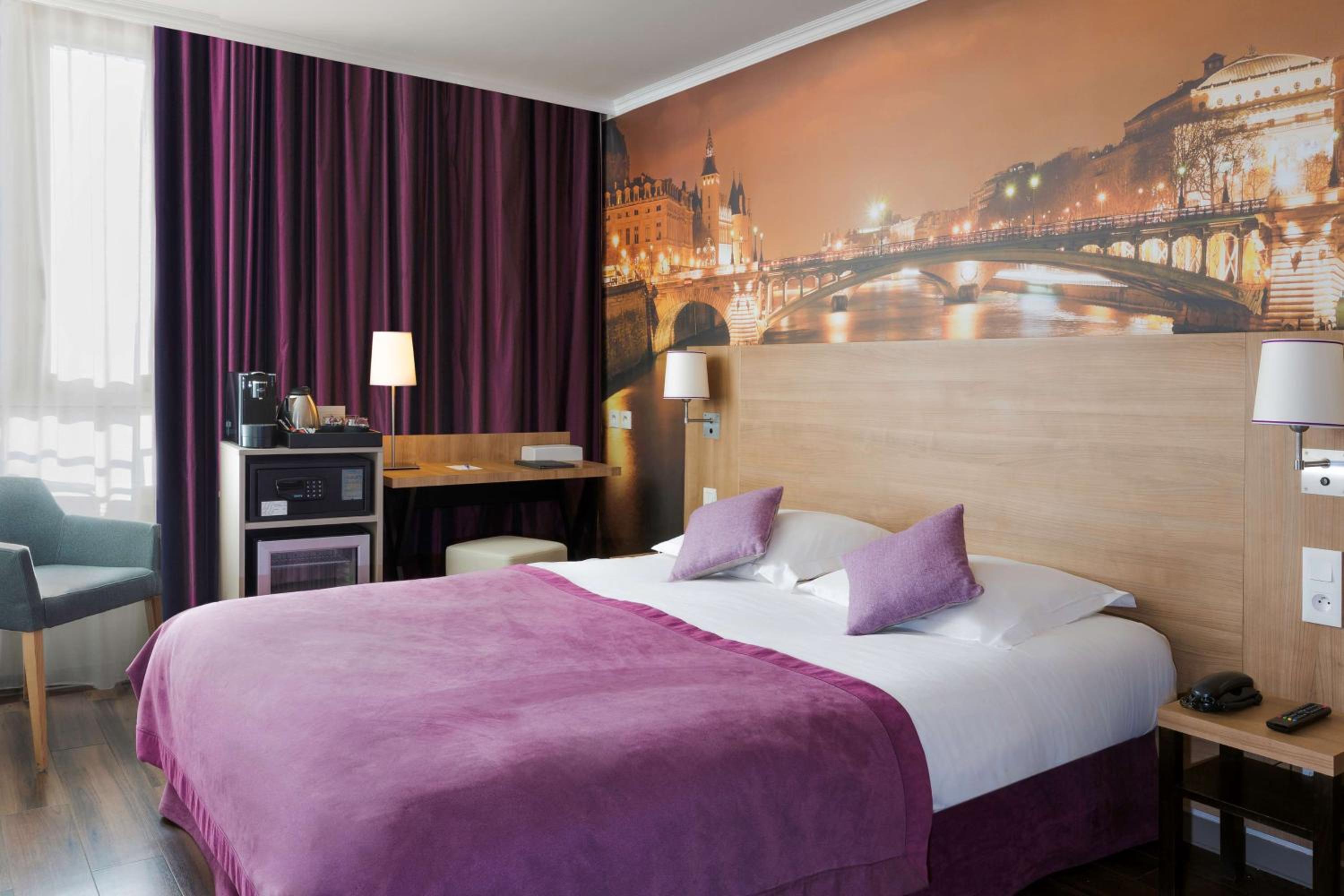 Superior King Room - Eiffel Tower View/Non-Smoking - Photo 6