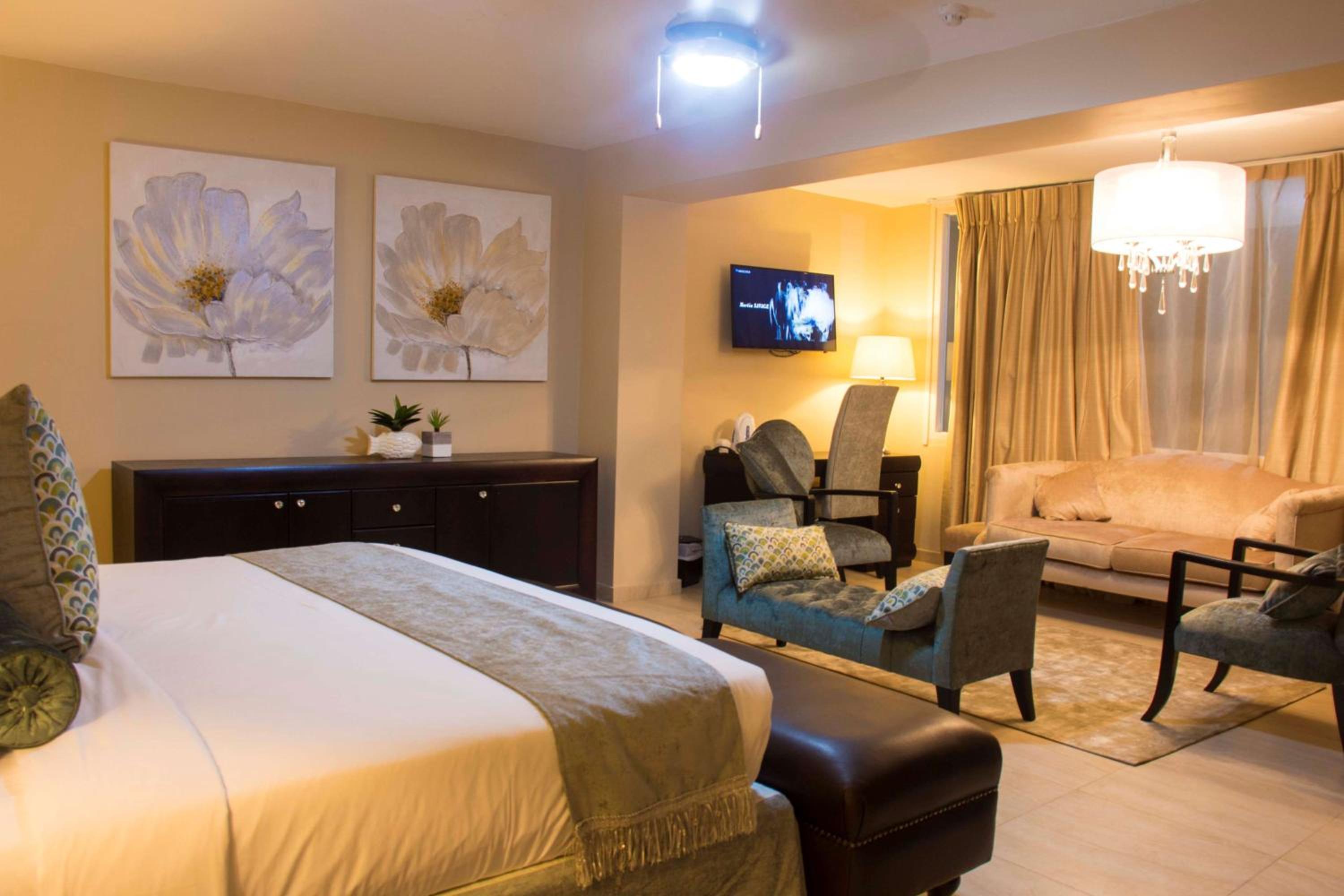Classic King Room with Sea View - Photo 6