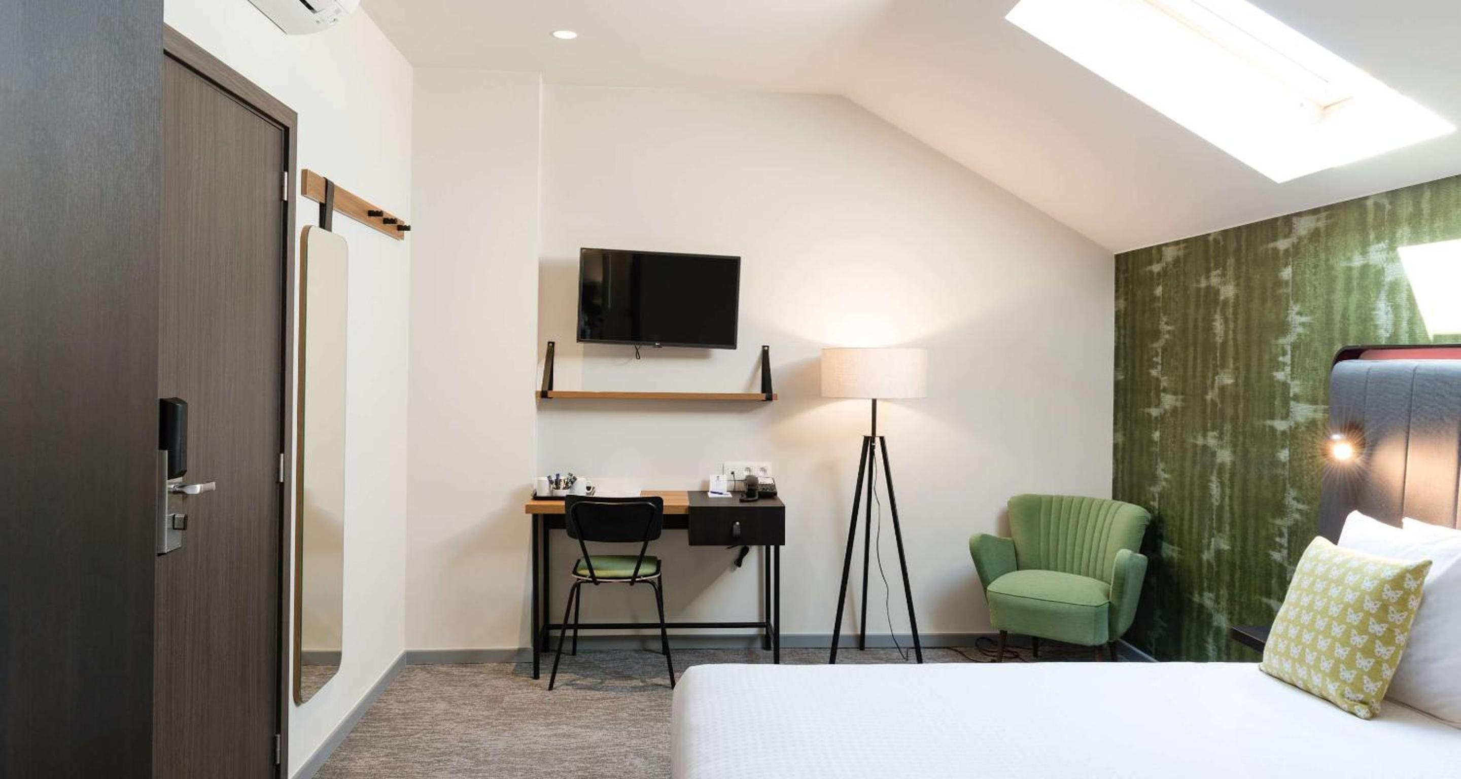 Executive King Room - Non-Smoking - Photo 1