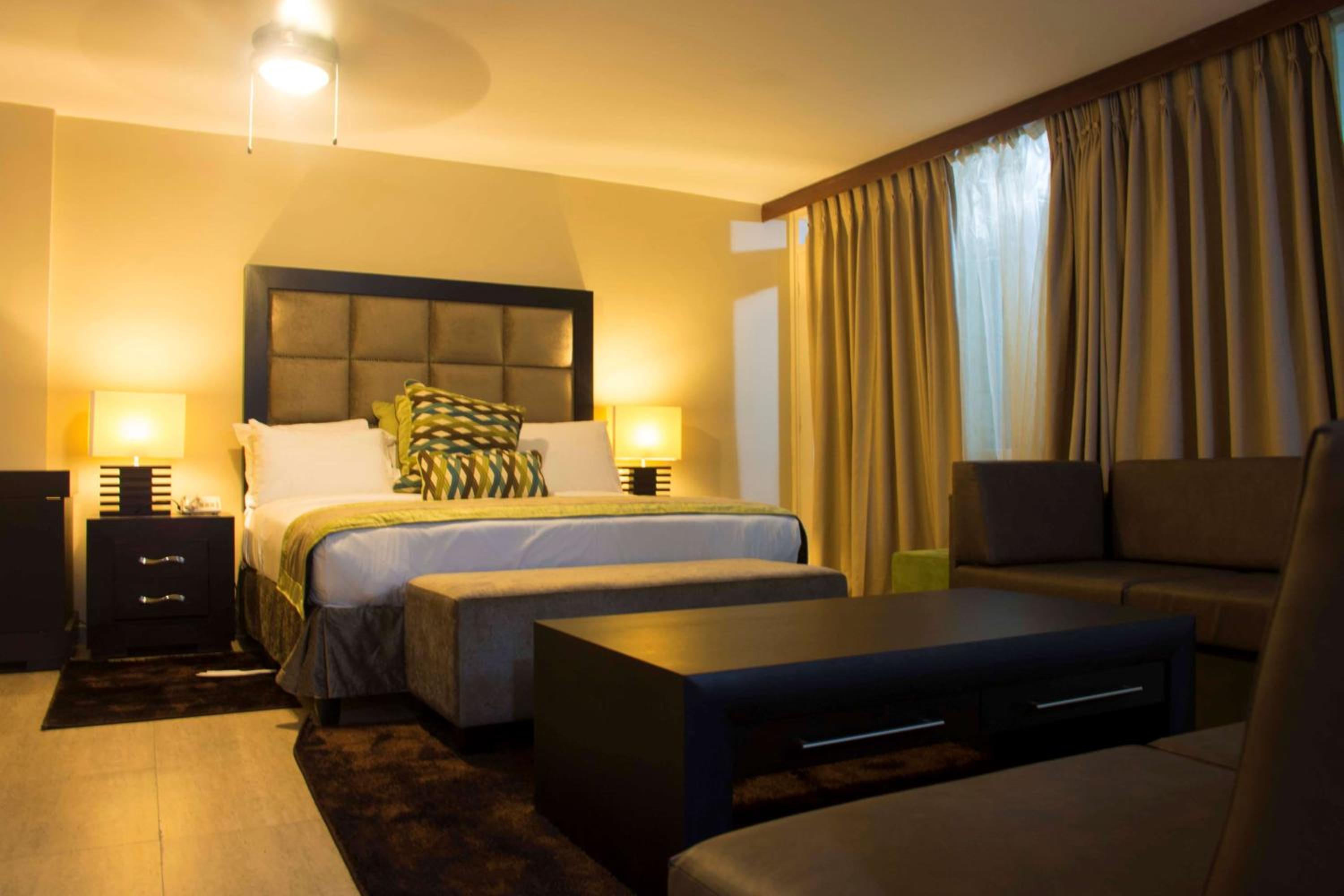 Family Room with Double and Single Beds - Photo 4