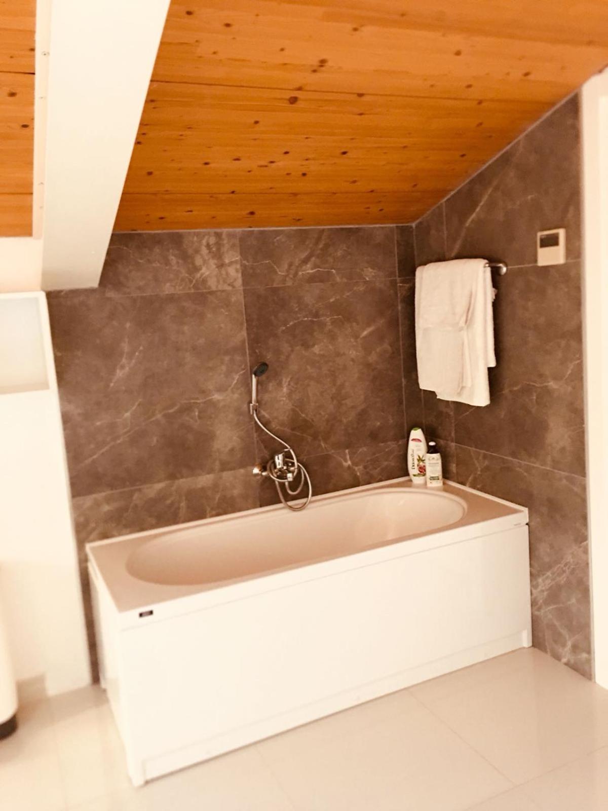 Deluxe Room - Photo 2