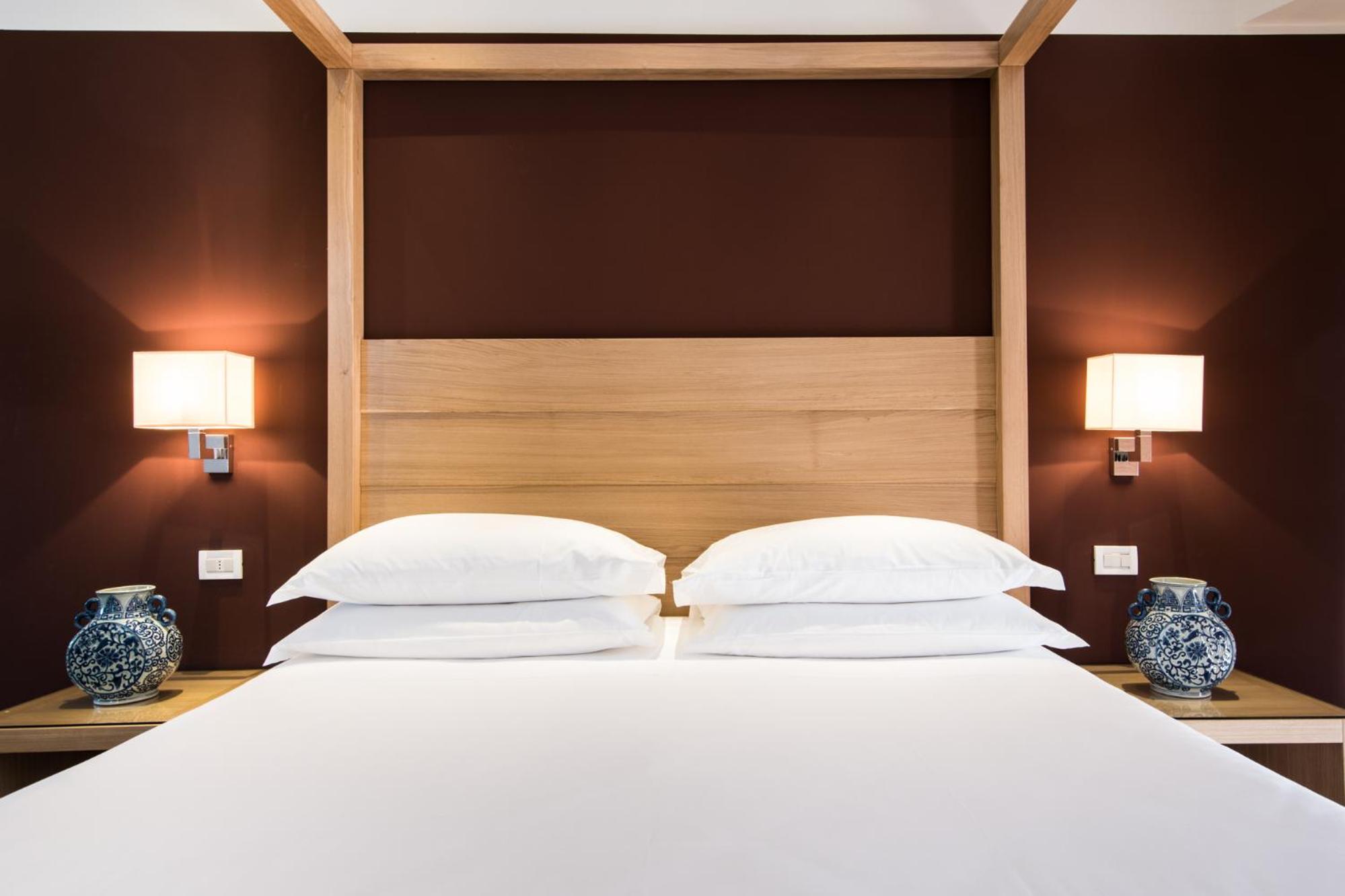 Junior Suite with Balcony - Photo 7