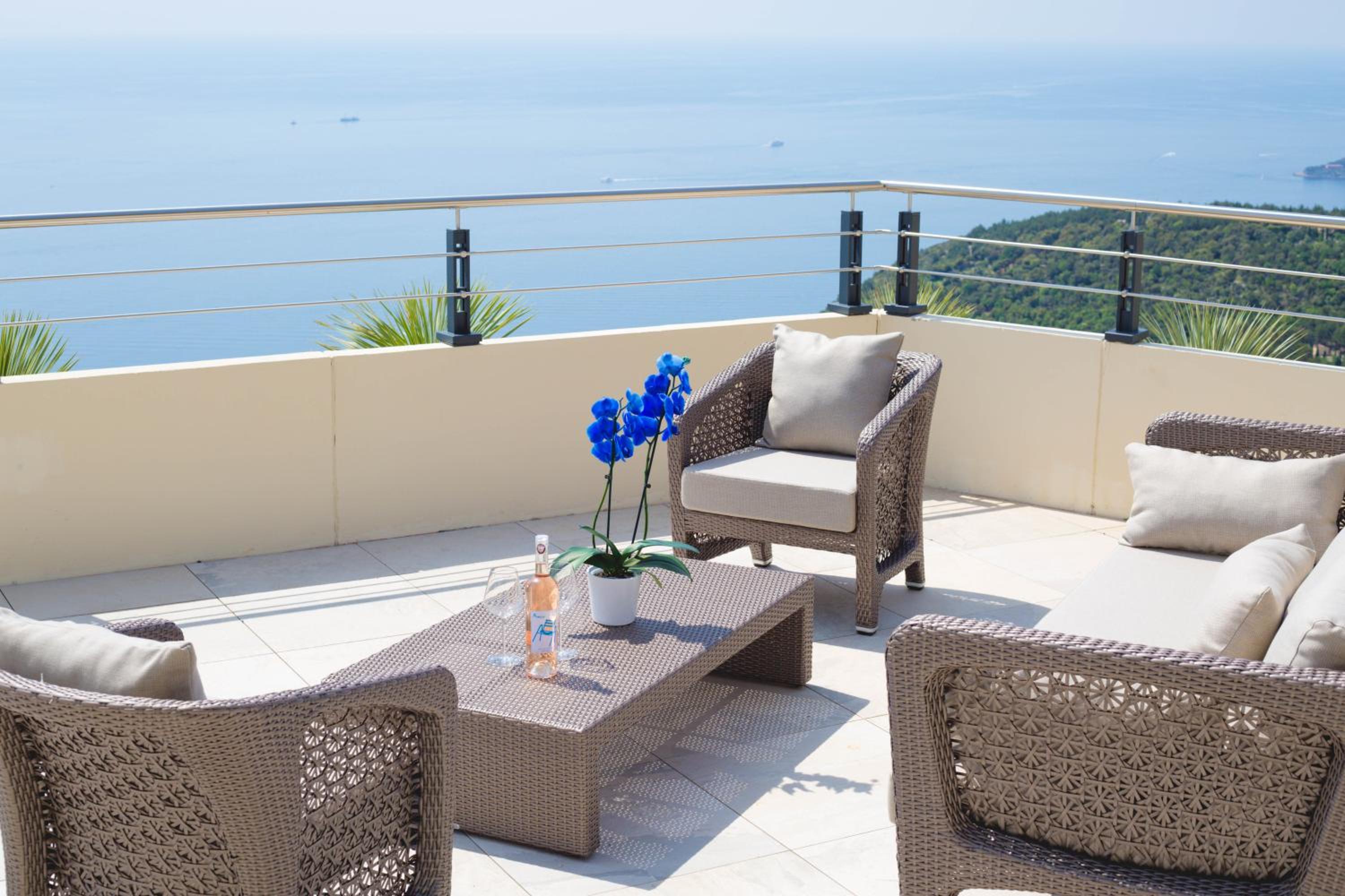 Suite with Sea View - Photo 4
