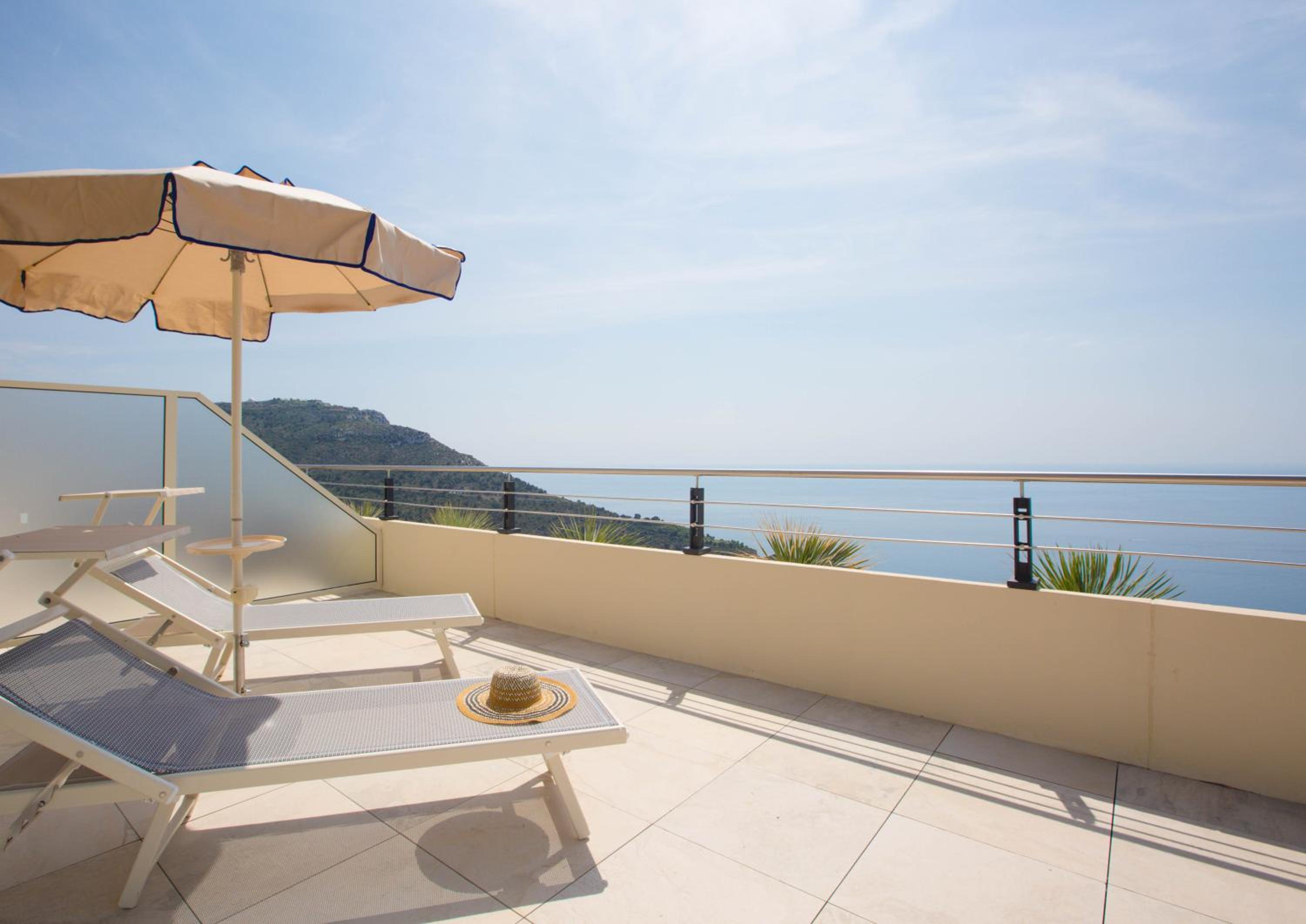 Suite with Sea View - Photo 3