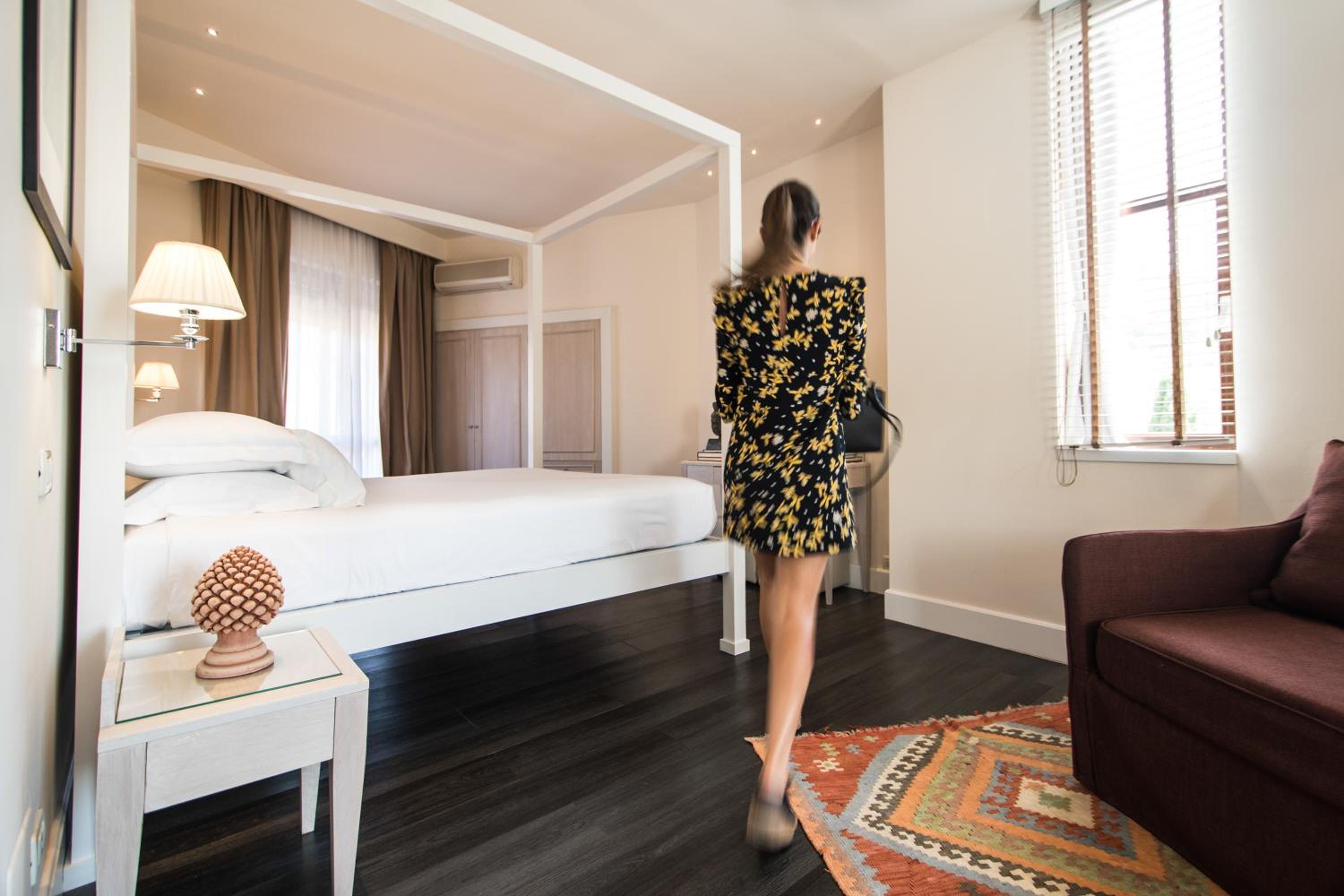 Junior Suite with Balcony - Photo 27