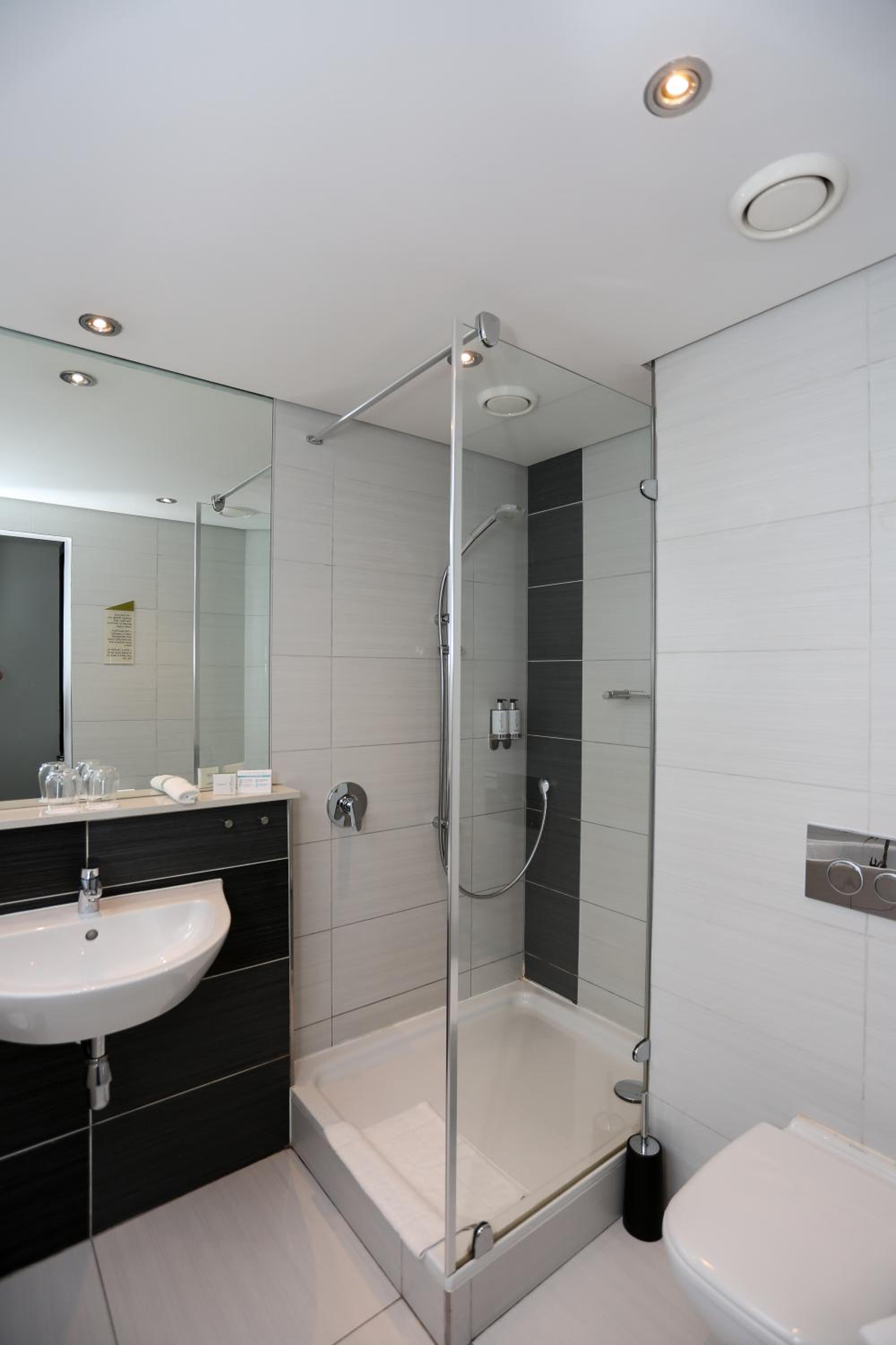 Studio Double or Twin Room photo 3
