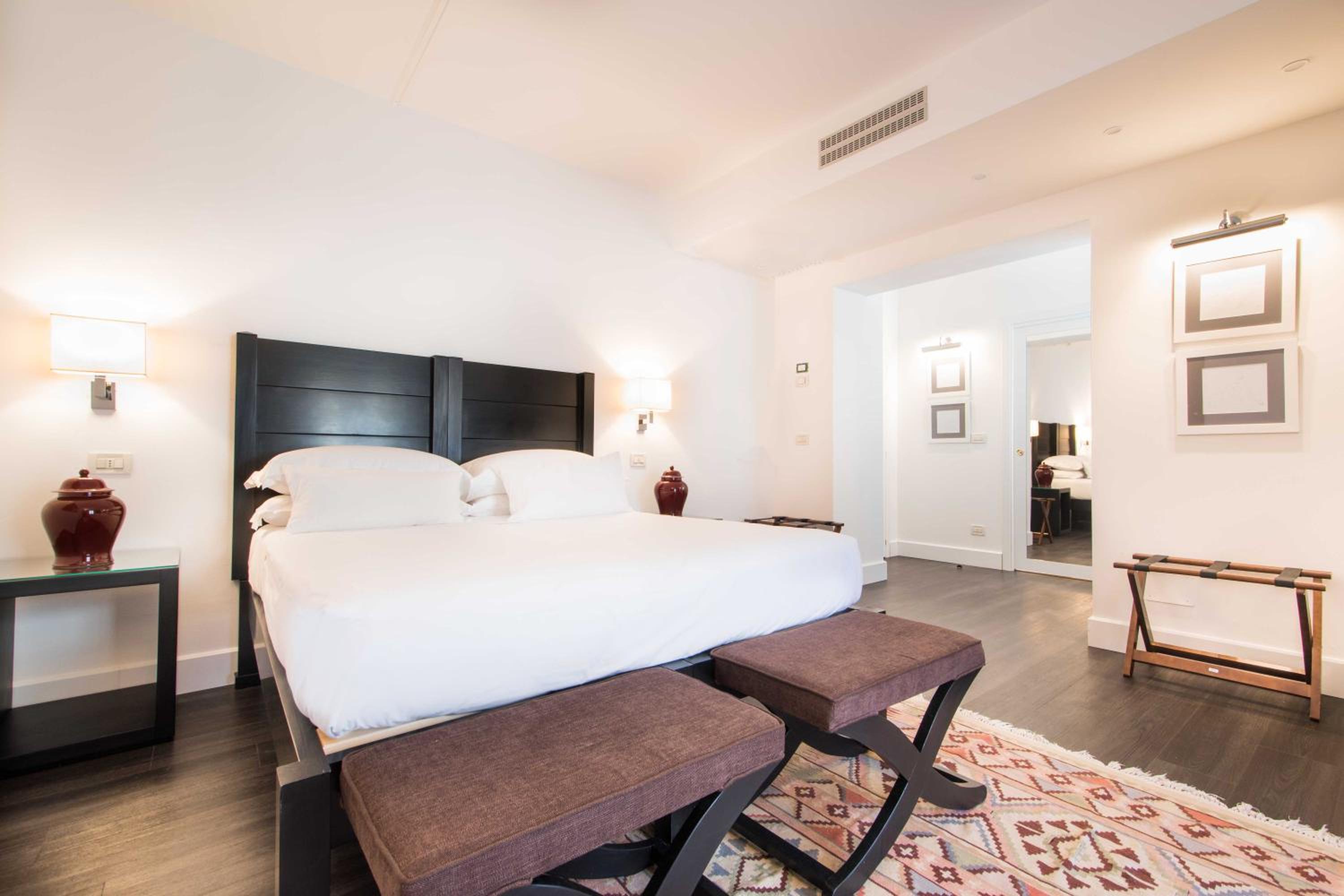 Junior Suite with Balcony - Photo 22