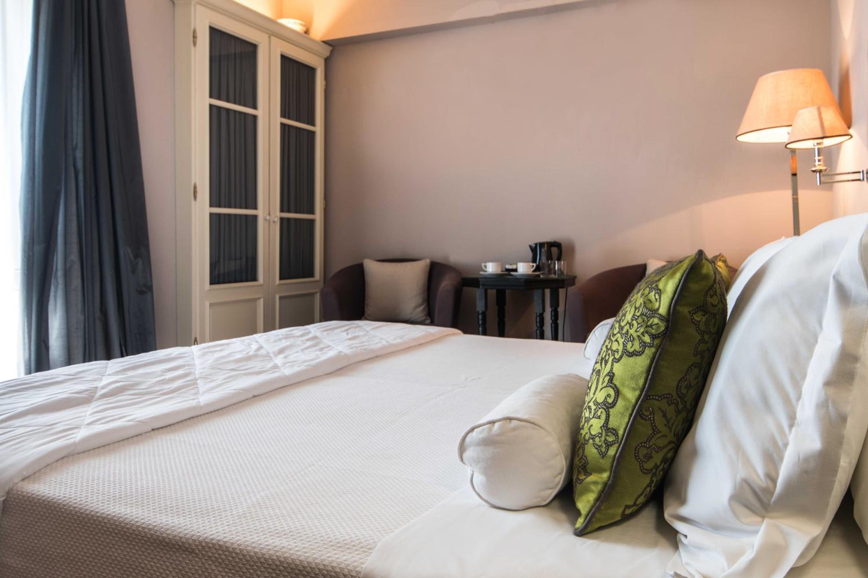 Junior Suite with Balcony - Photo 23