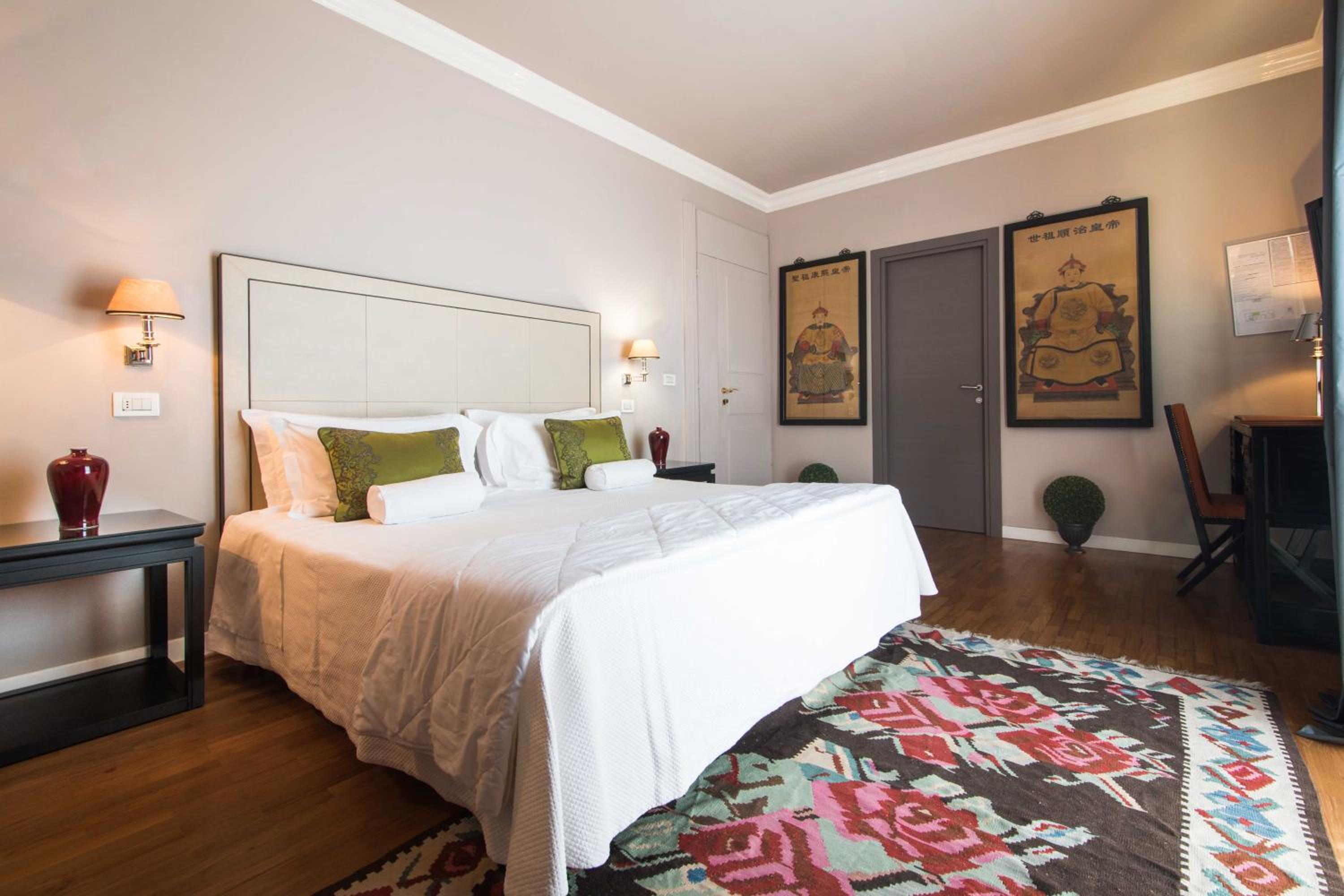 Junior Suite with Balcony - Photo 24