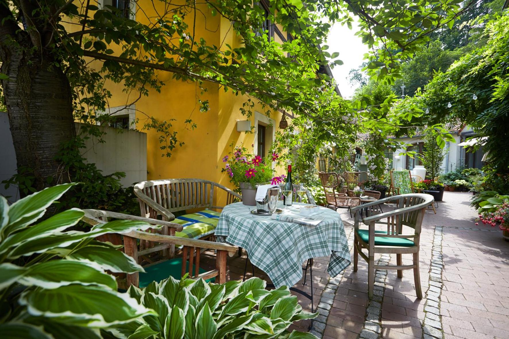 Double Room with Balcony - Photo 5