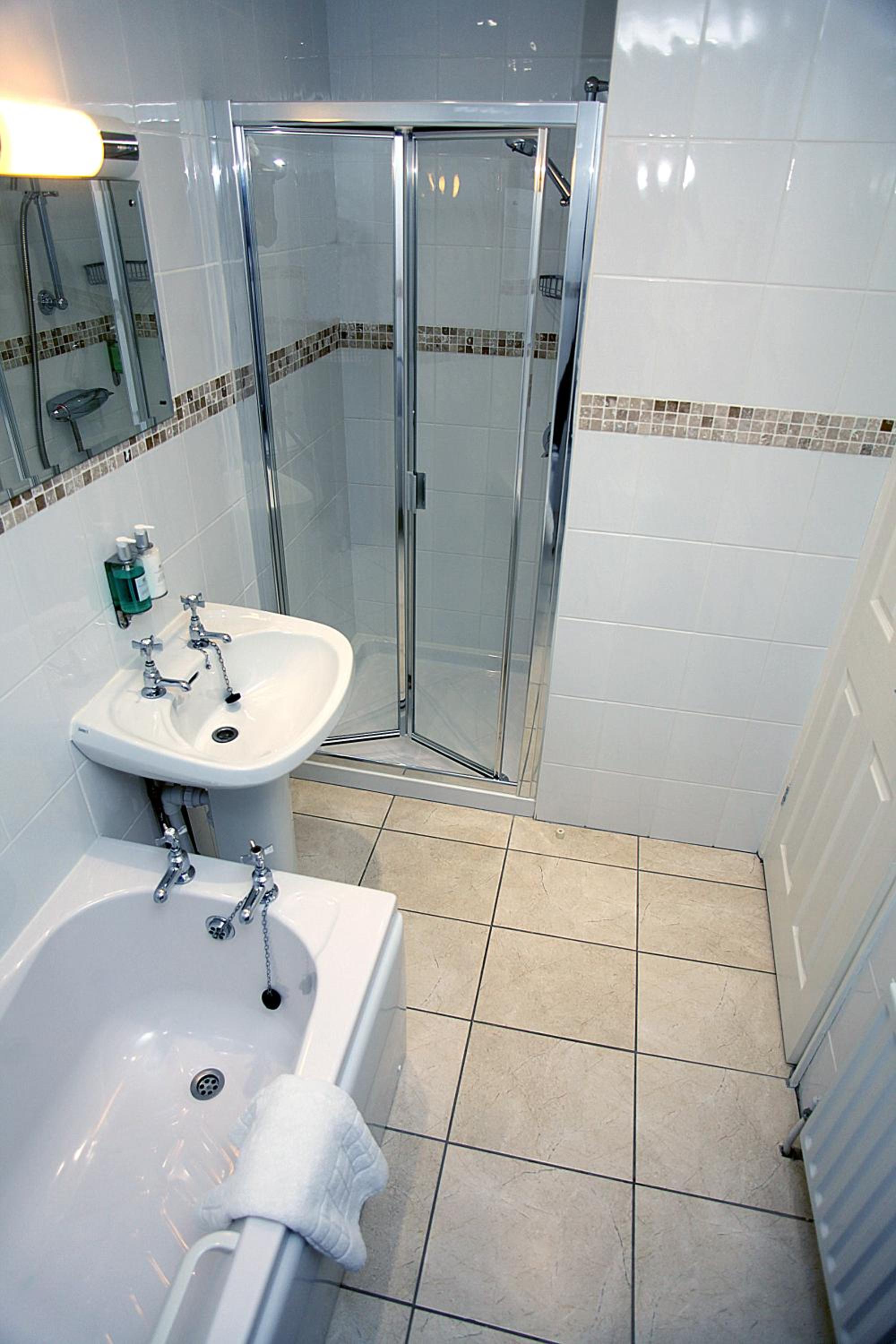 Double or Twin Room - Photo 5
