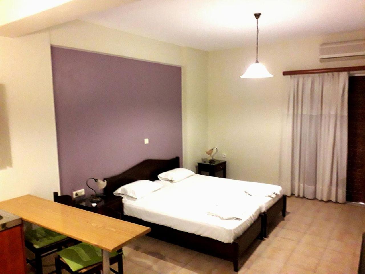 Studio (2 Adults) - Photo 3