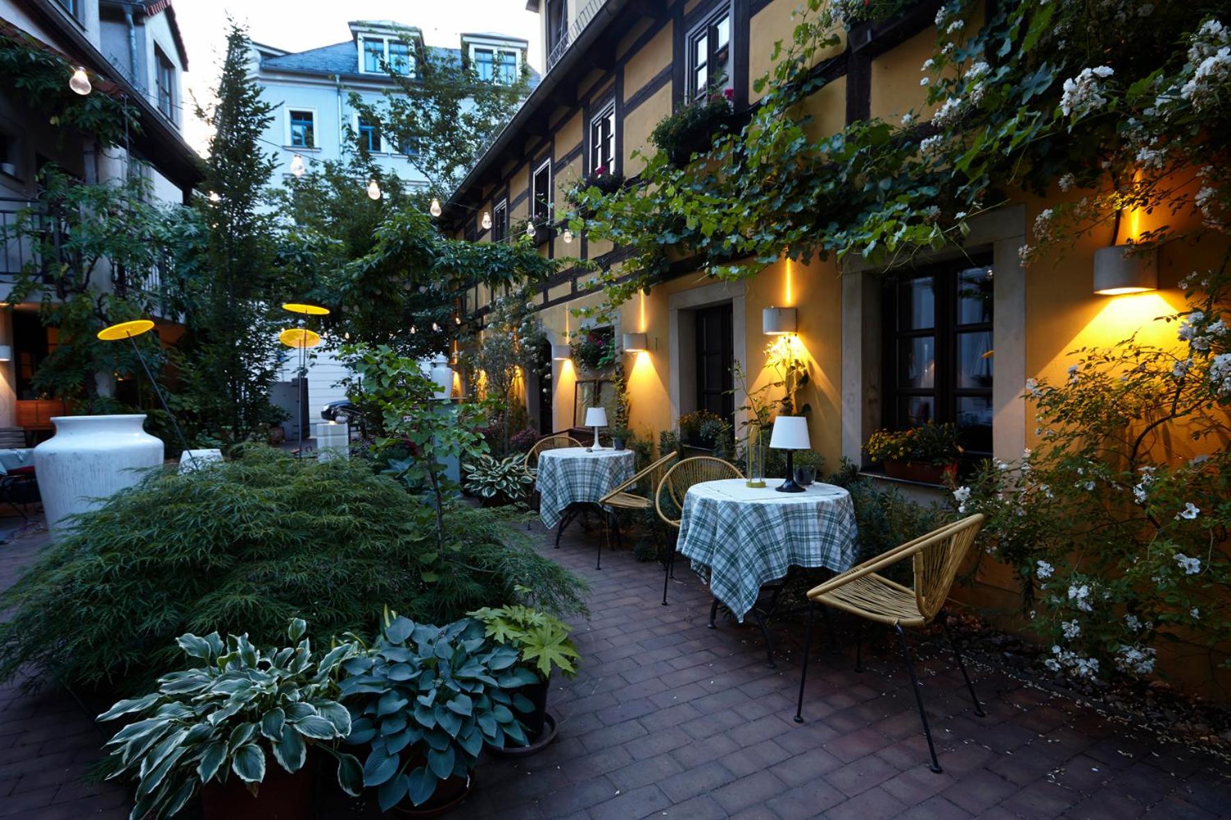 Double Room with Balcony - Photo 4