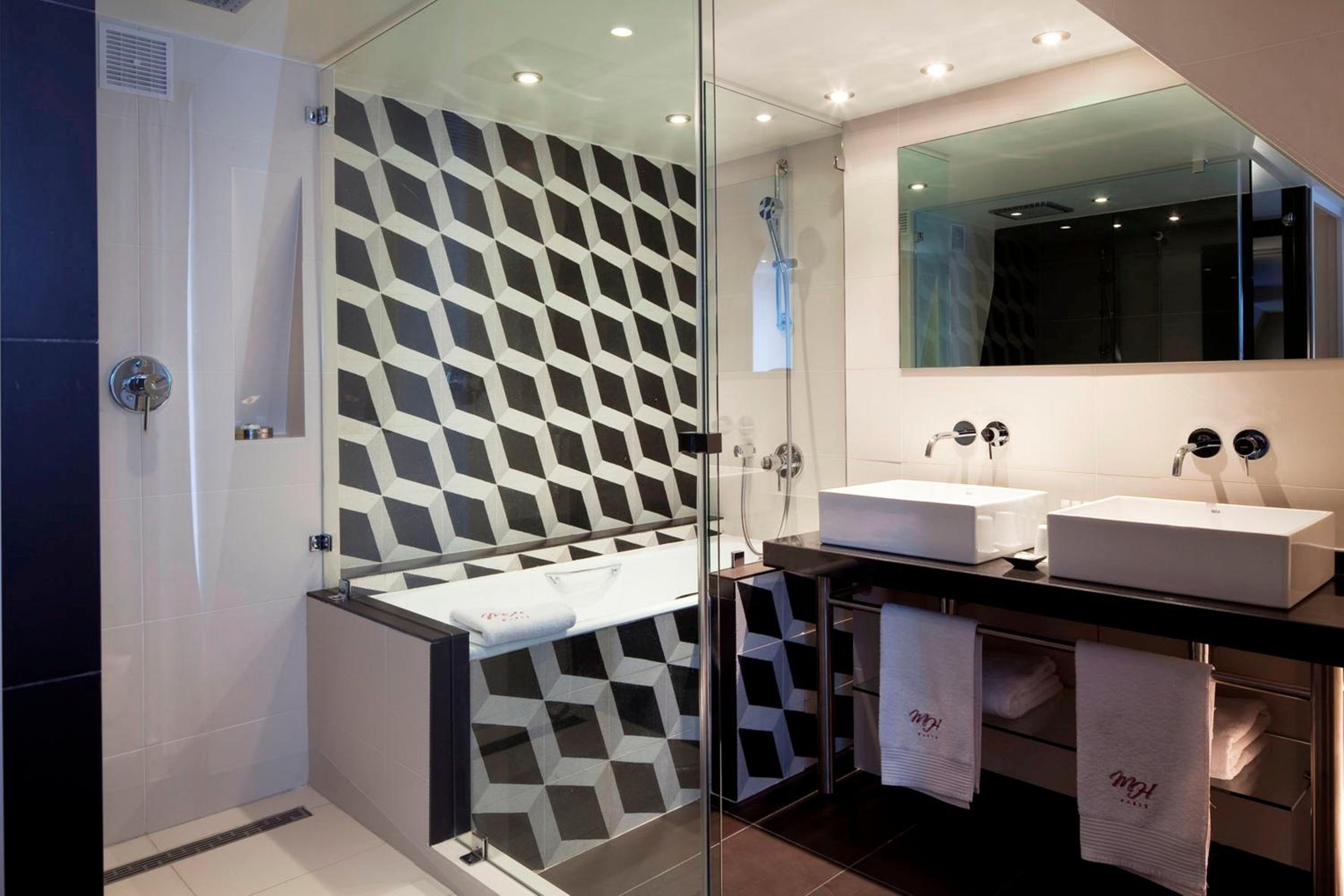 Hôtel Bourgogne & Montana bathroom photo