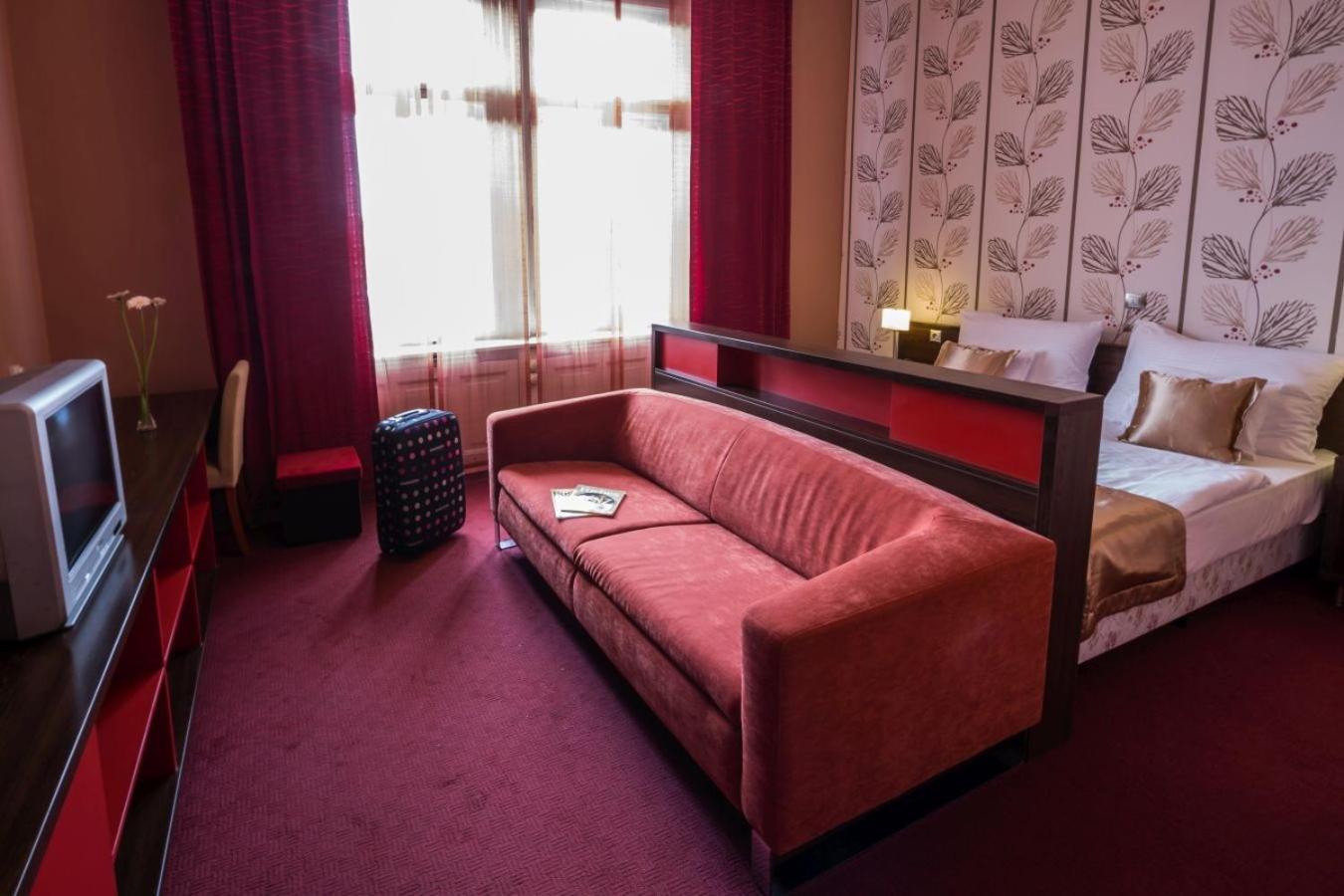 Deluxe Room - Photo 7