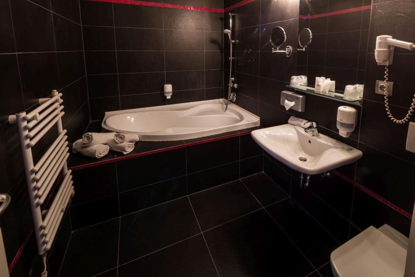Deluxe Room - Photo 6