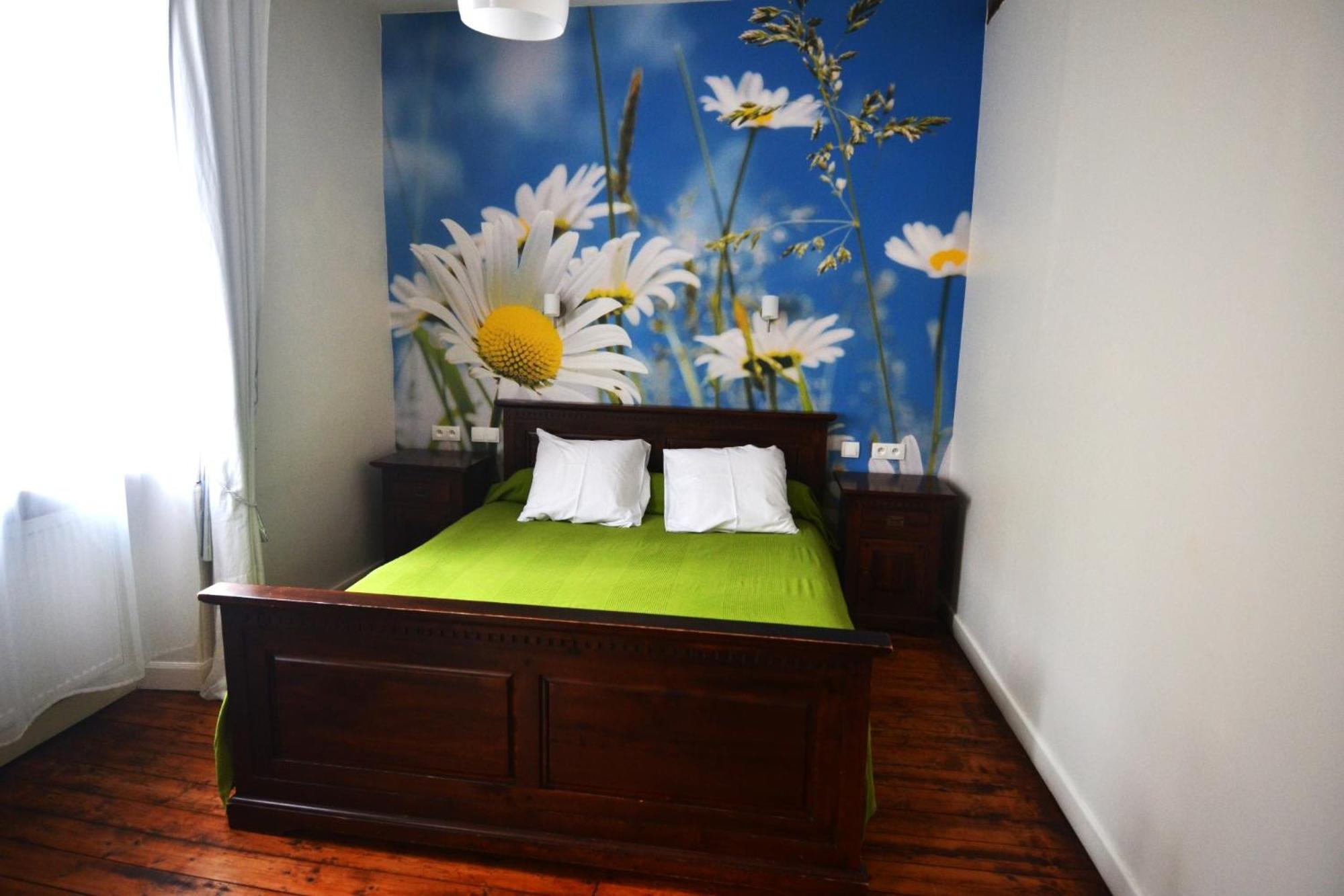 Classic Double Room with Bath and Shower - Photo 2