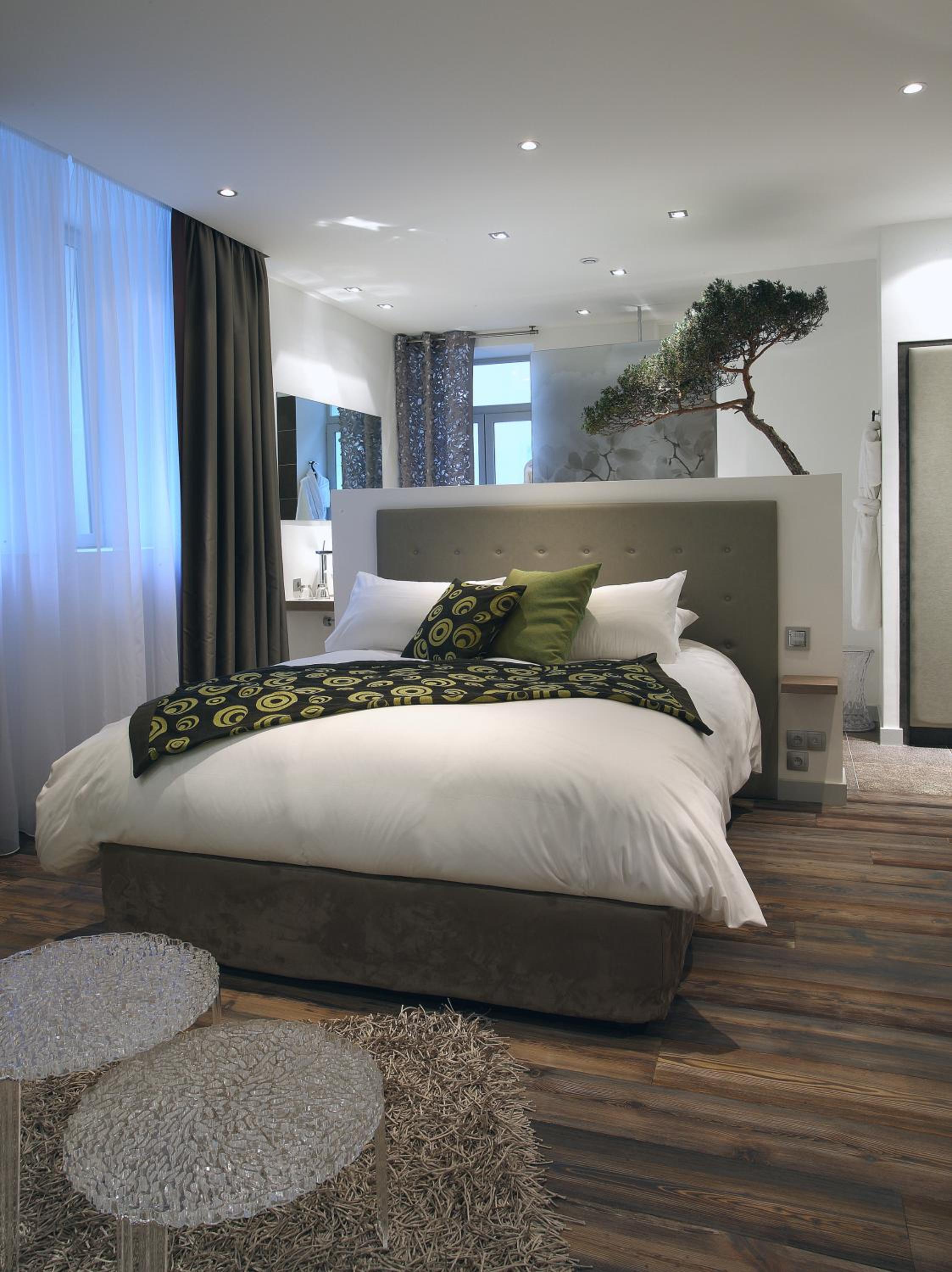 Executive Suite with Balcony - Photo 5