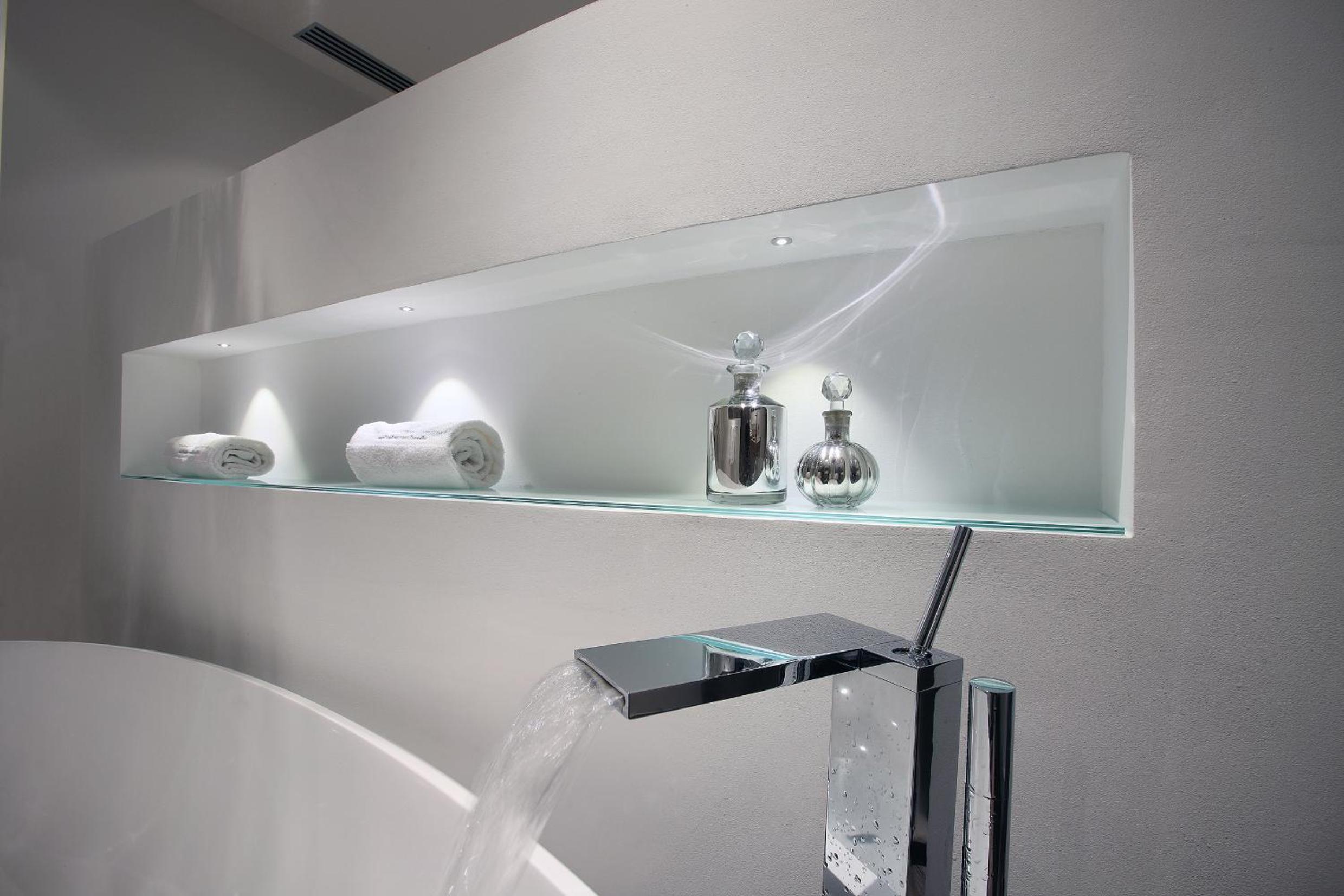 Executive Suite with Balcony - Photo 9