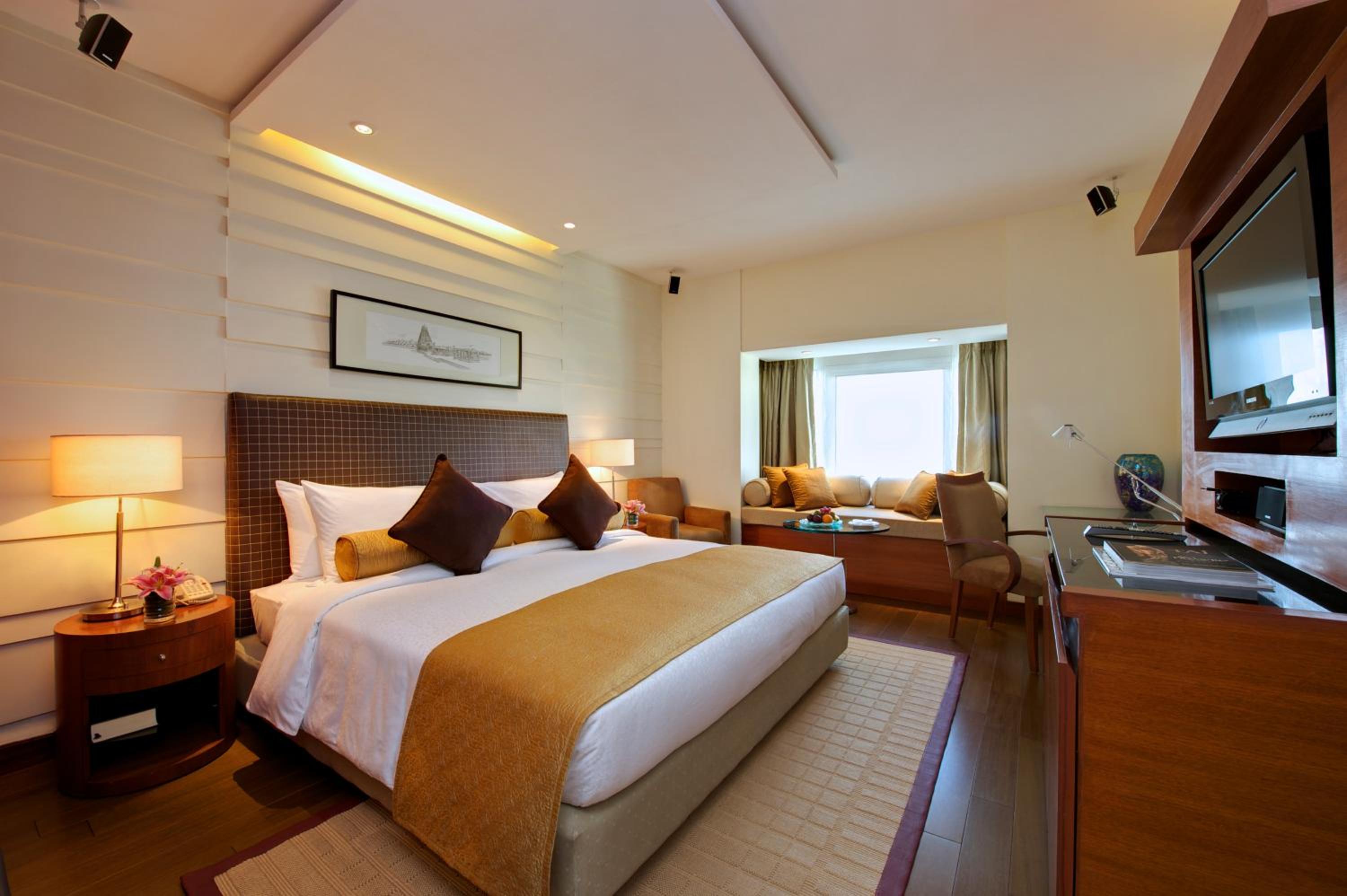 Luxury Room with King Bed - Photo 1