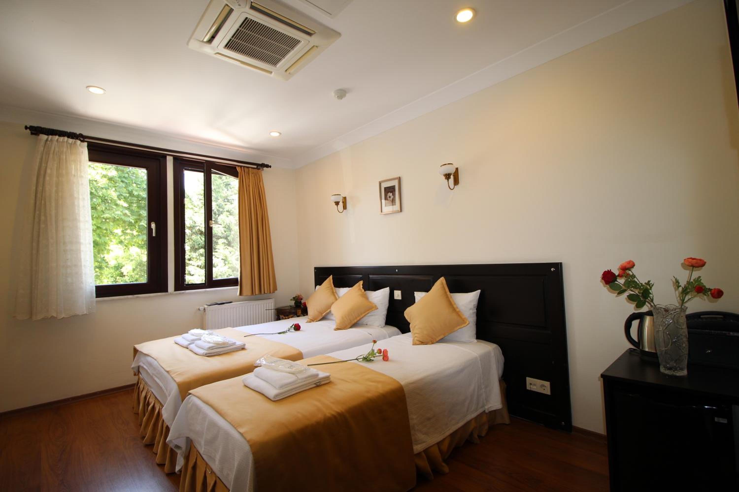 Standard Triple Room with Garden View photo 3