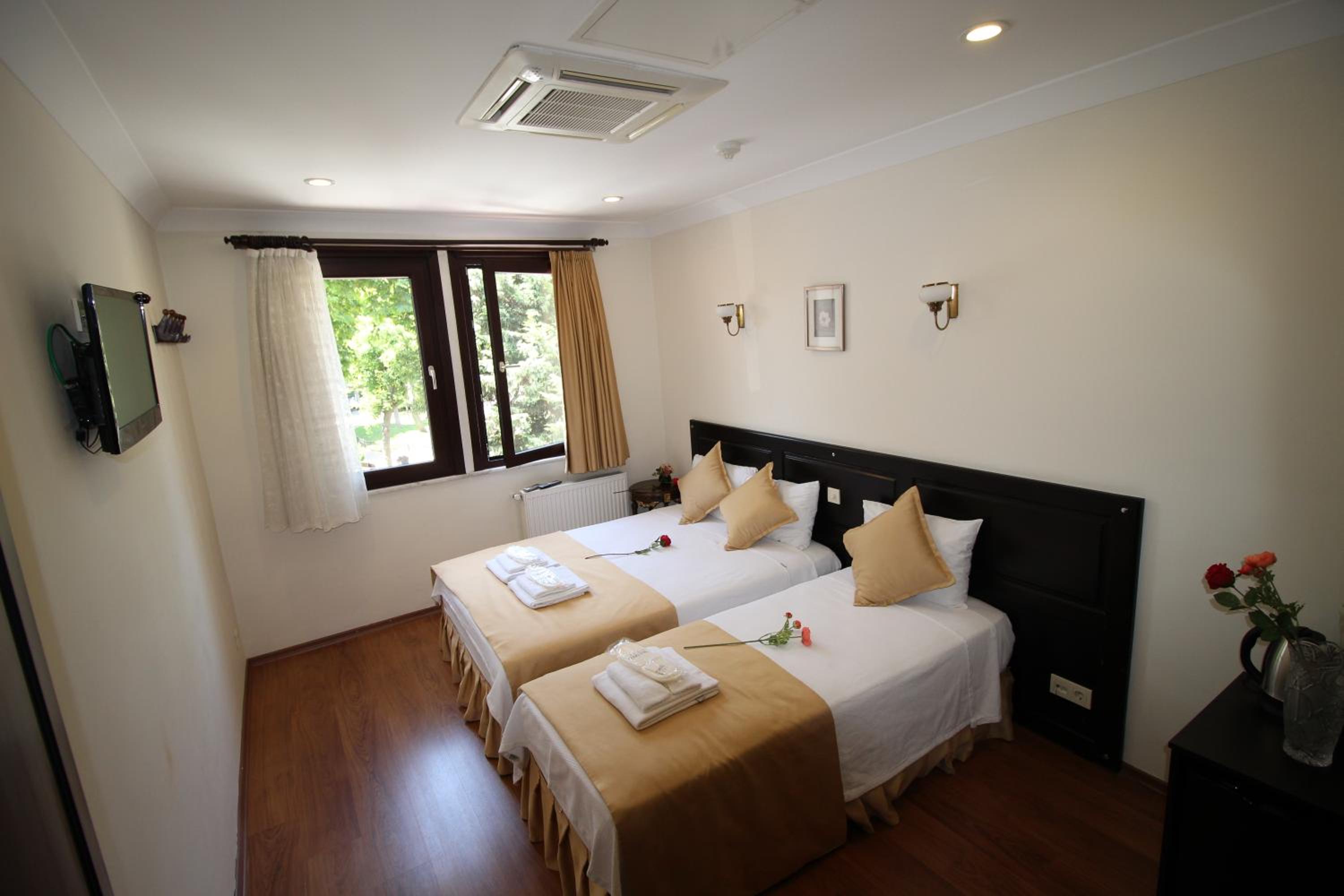 Standard Triple Room with Garden View photo 1