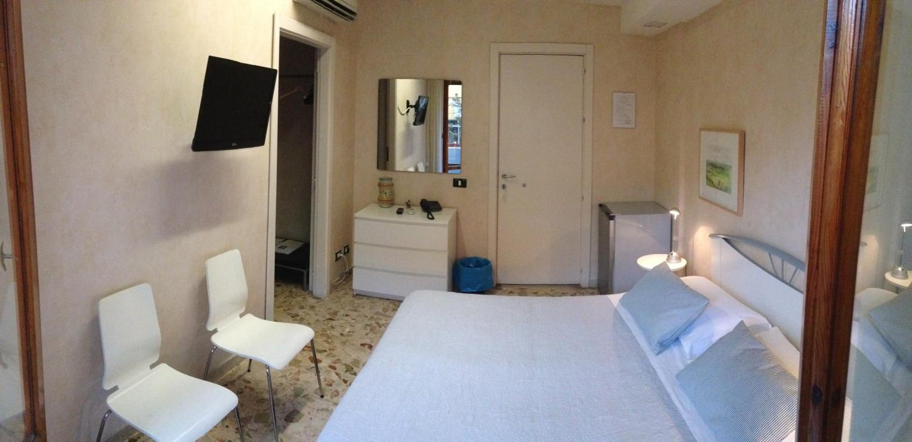Double/Twin Room - Photo 11