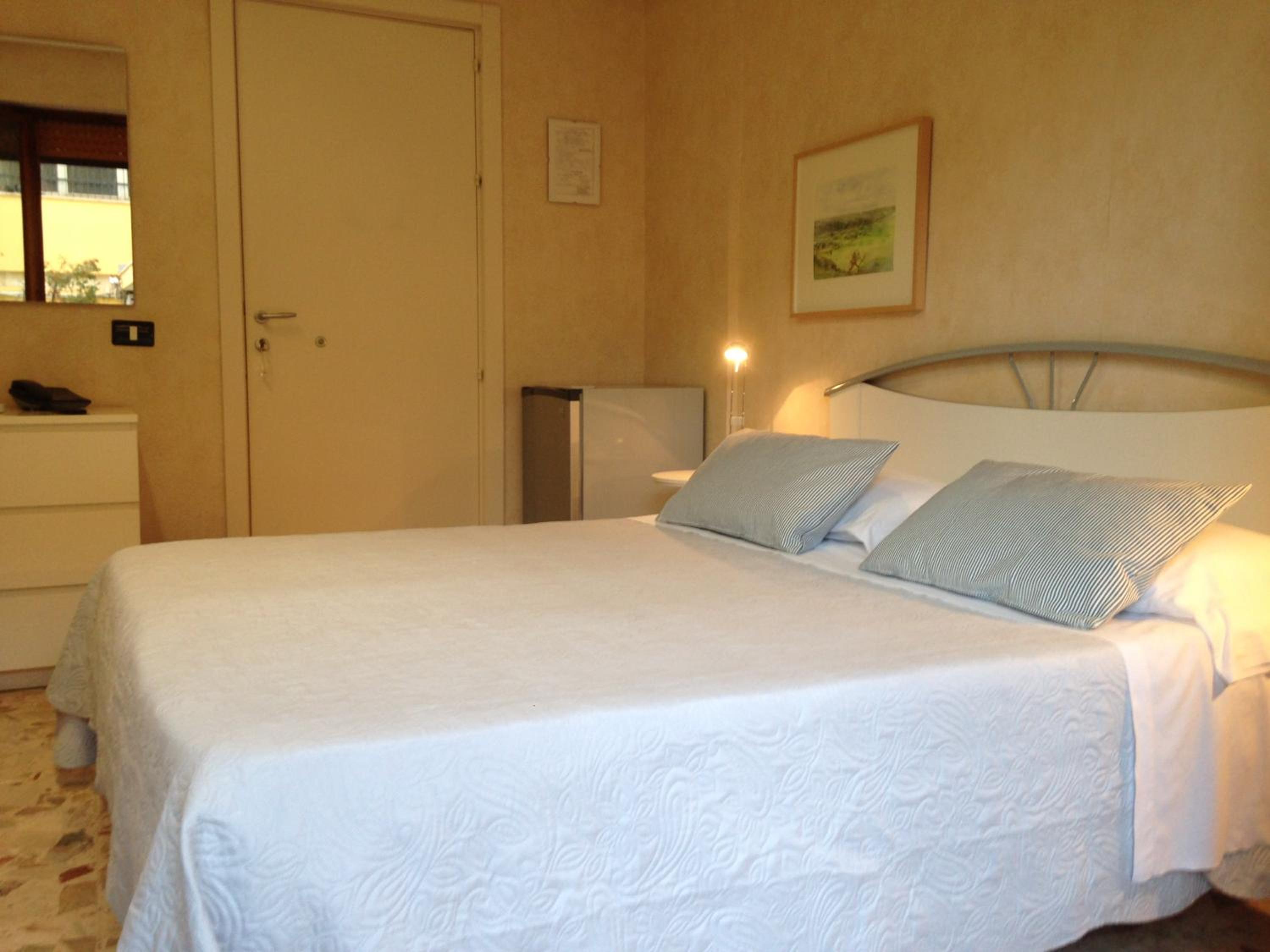 Double/Twin Room - Photo 12