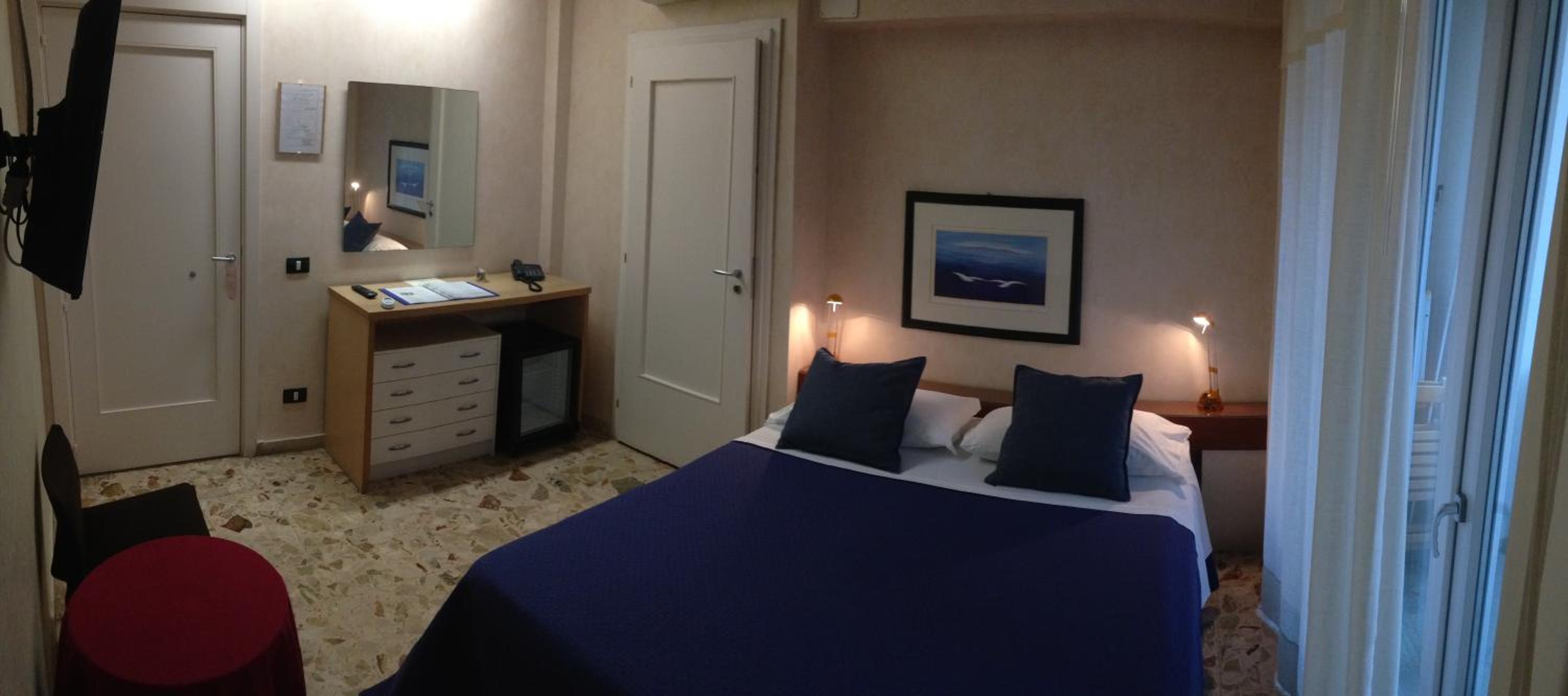Double or Twin Room - Disability Access - Photo 7