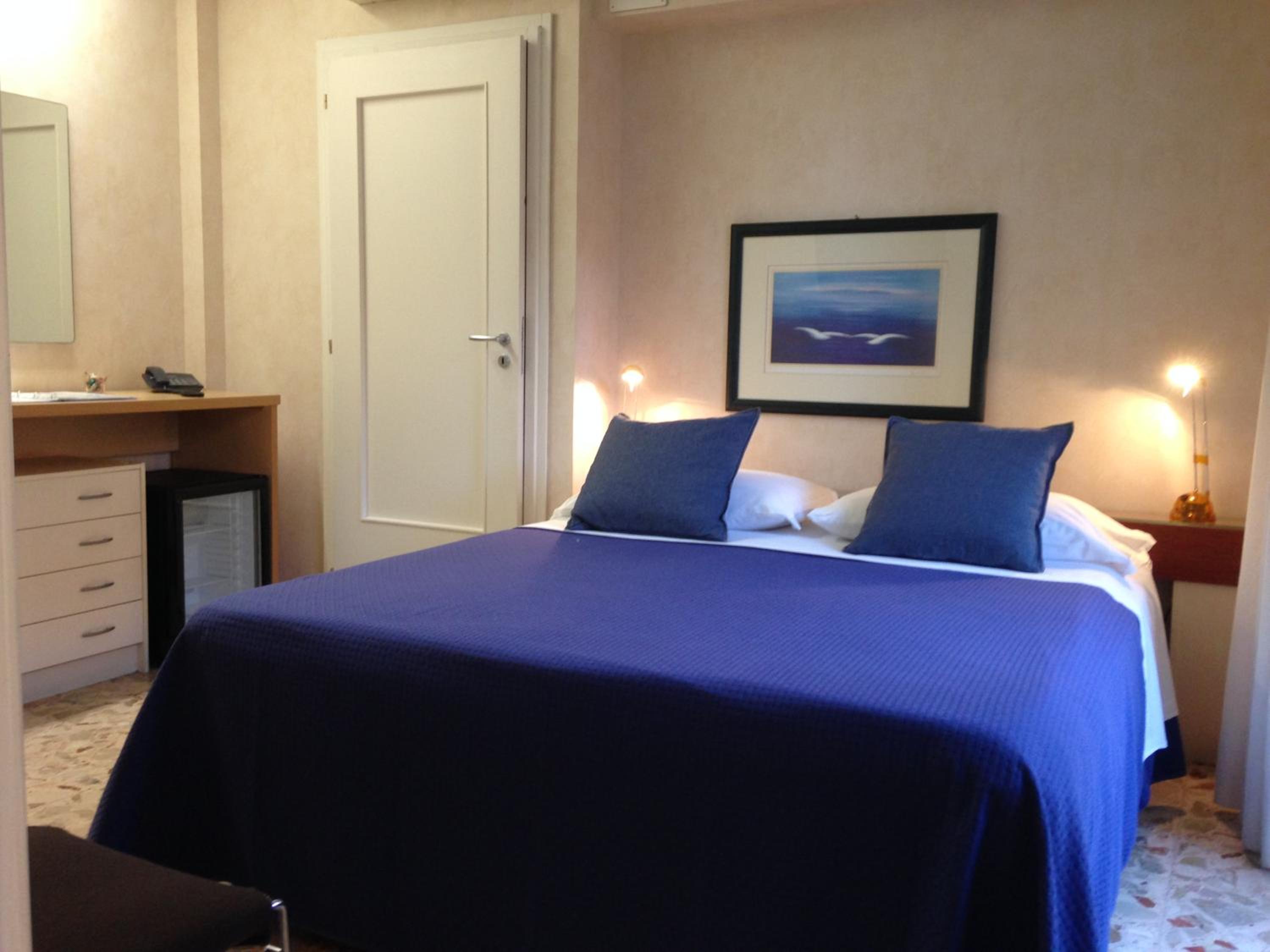 Double or Twin Room - Disability Access - Photo 4