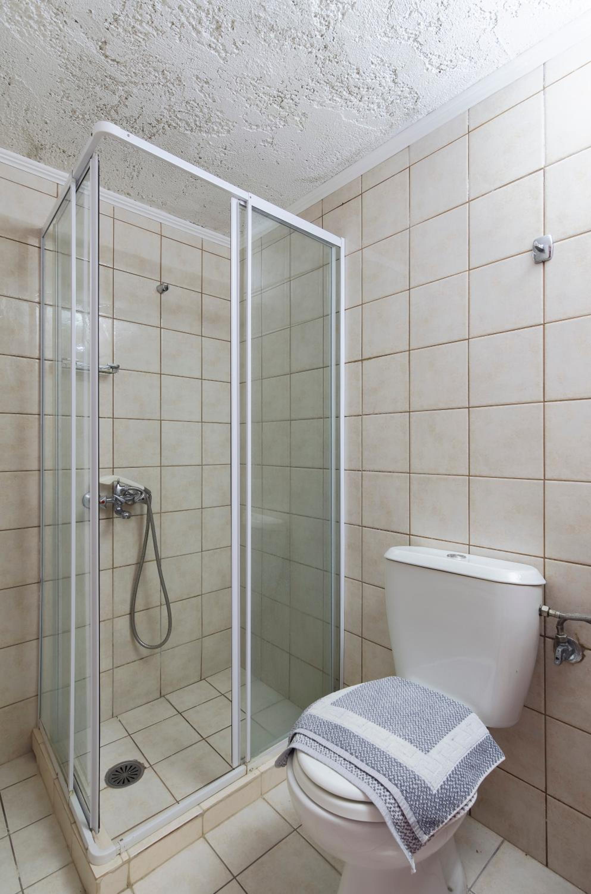 Double Room - Photo 7