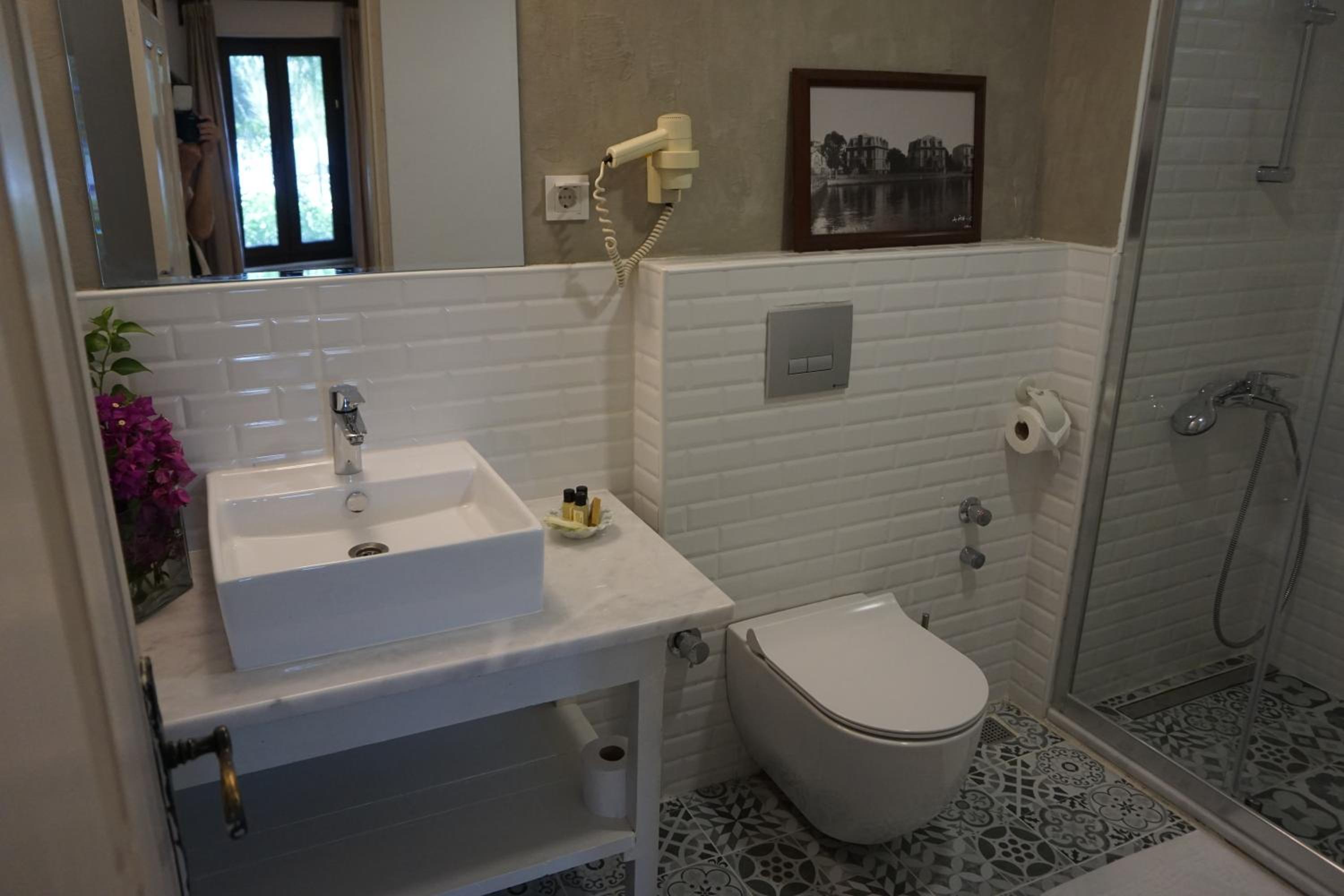 Superior Double or Twin Room - Photo 11