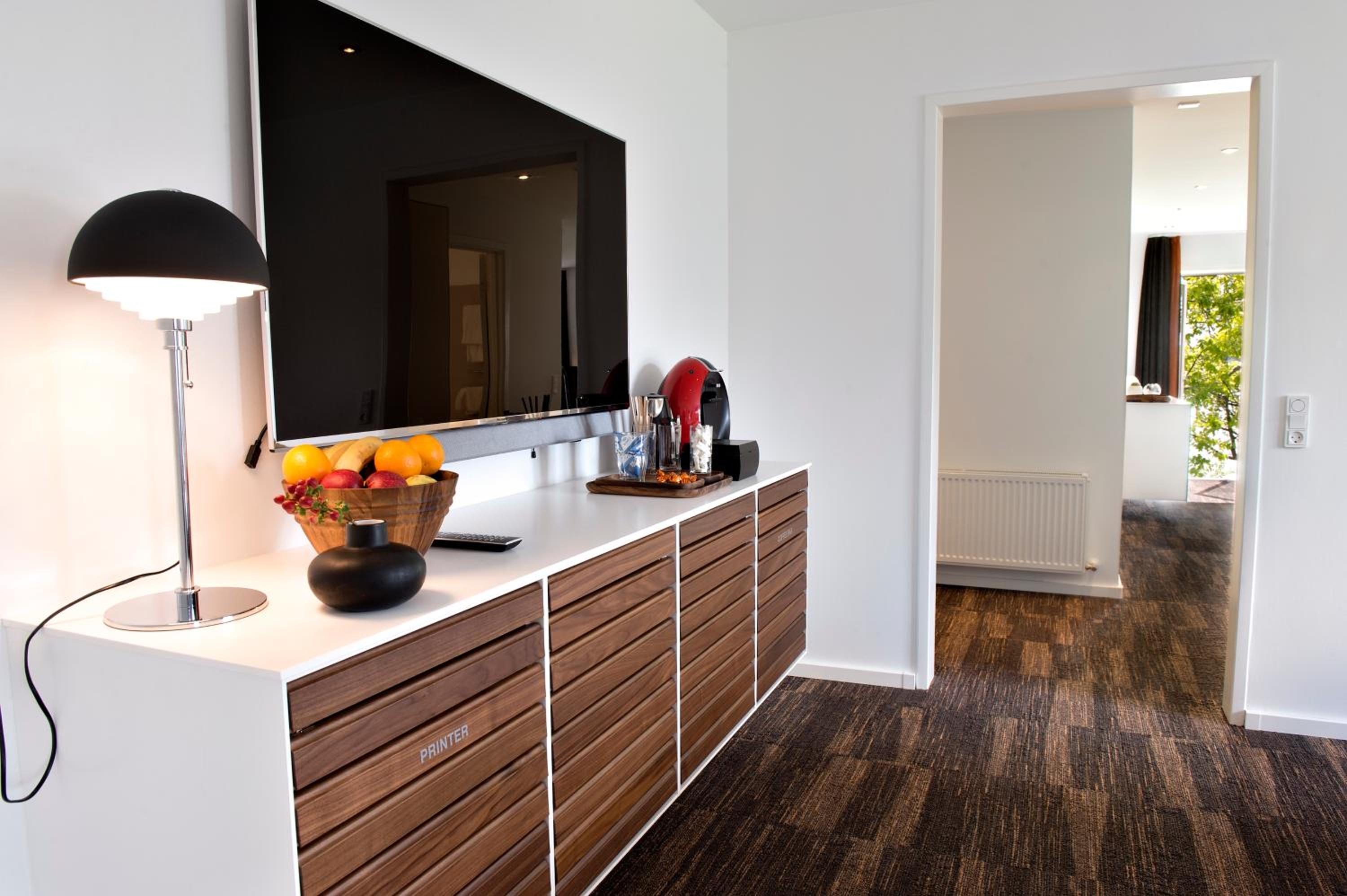 King Suite  with Jacuzzi - Photo 2