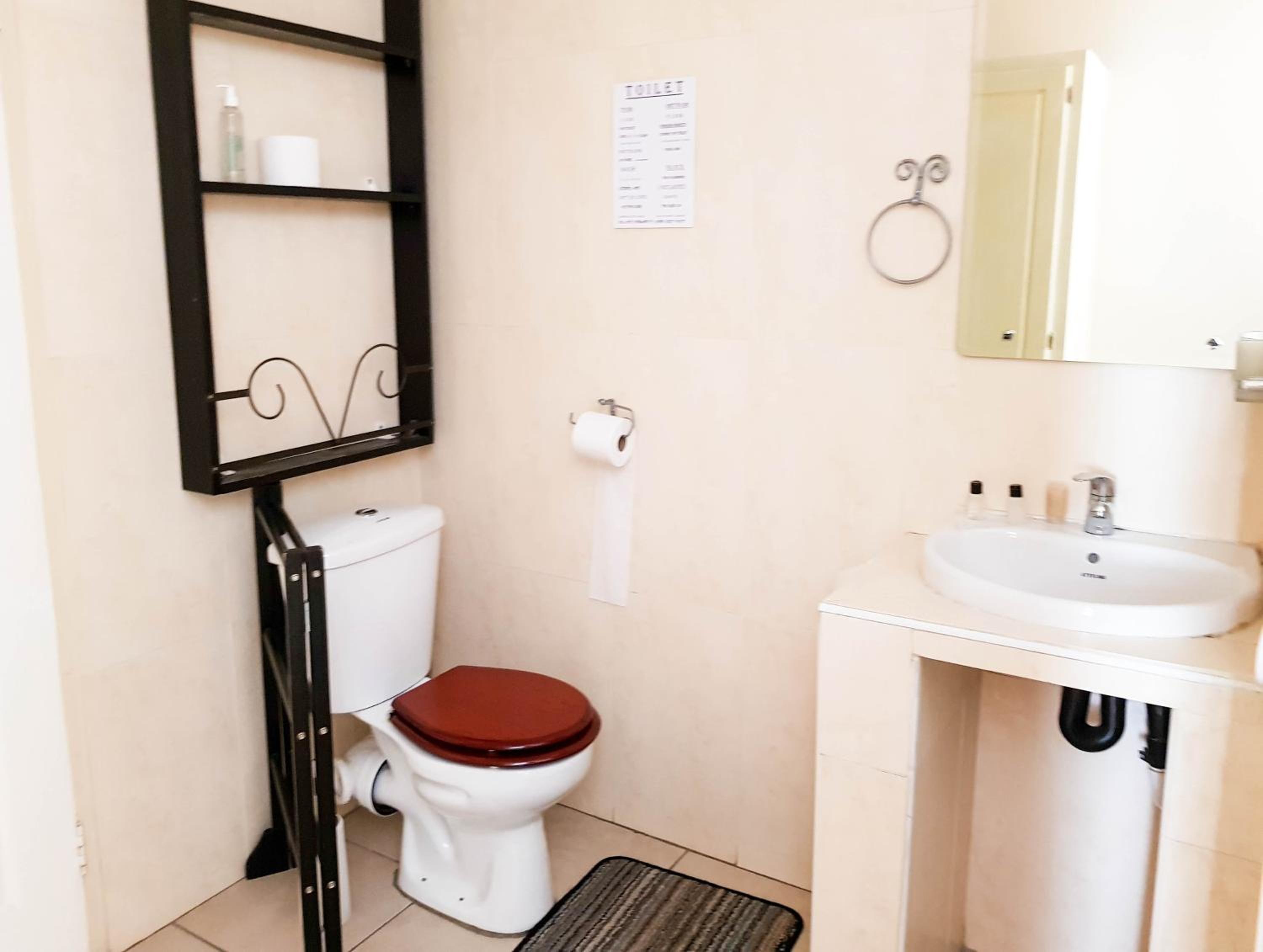 Double Room with Private Bathroom - Photo 3