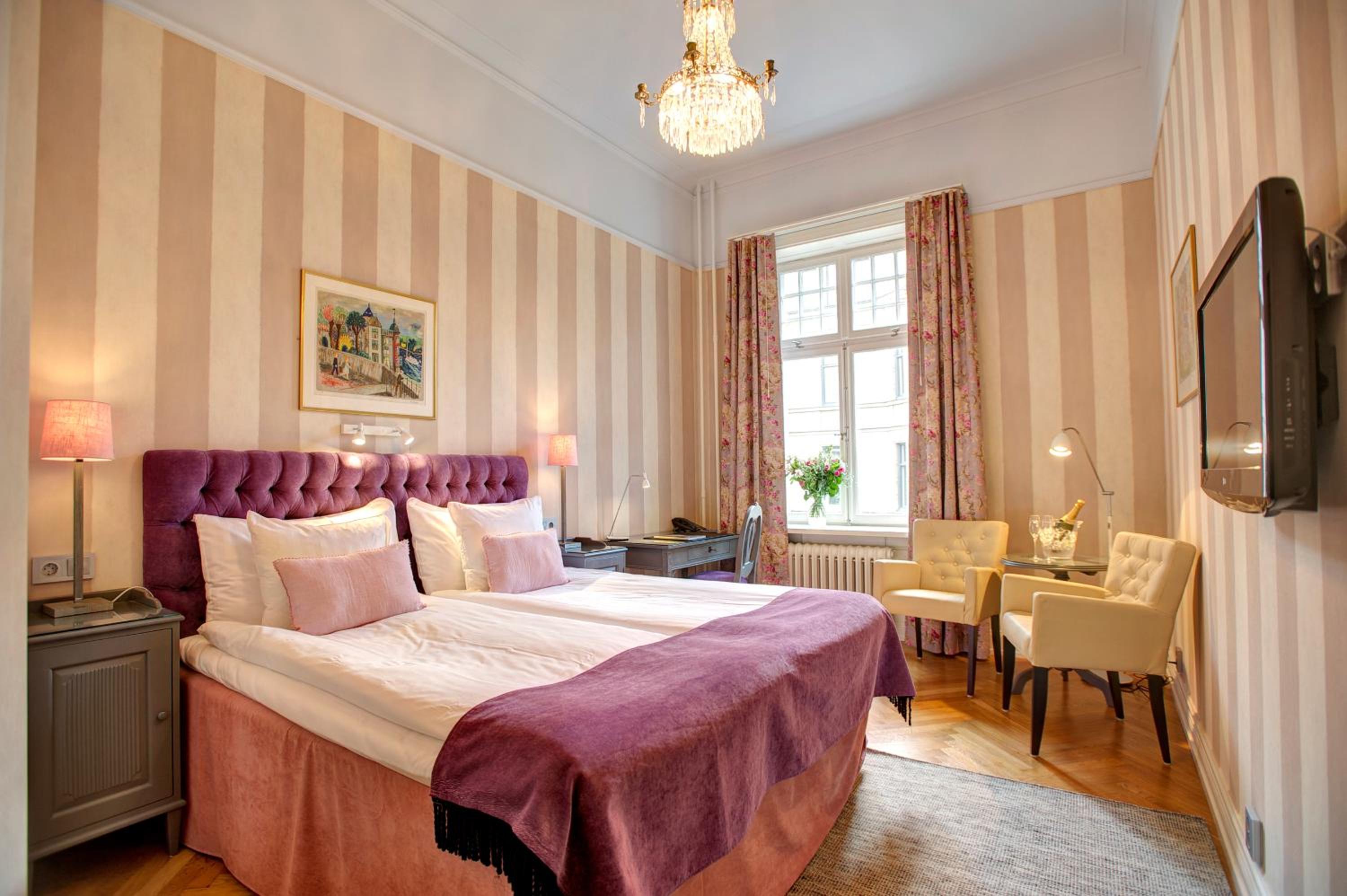 Deluxe Queen Room - Non-Smoking - Photo 7