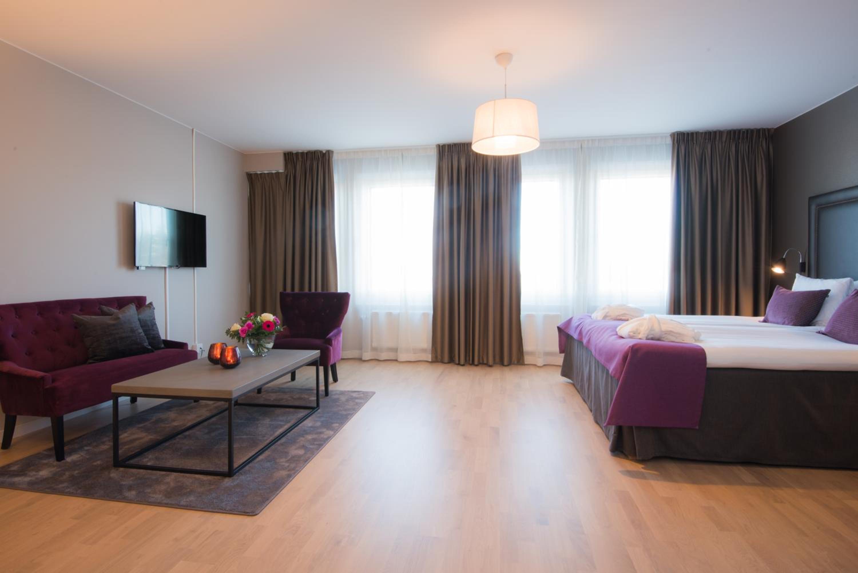 Deluxe King Room - Photo 4