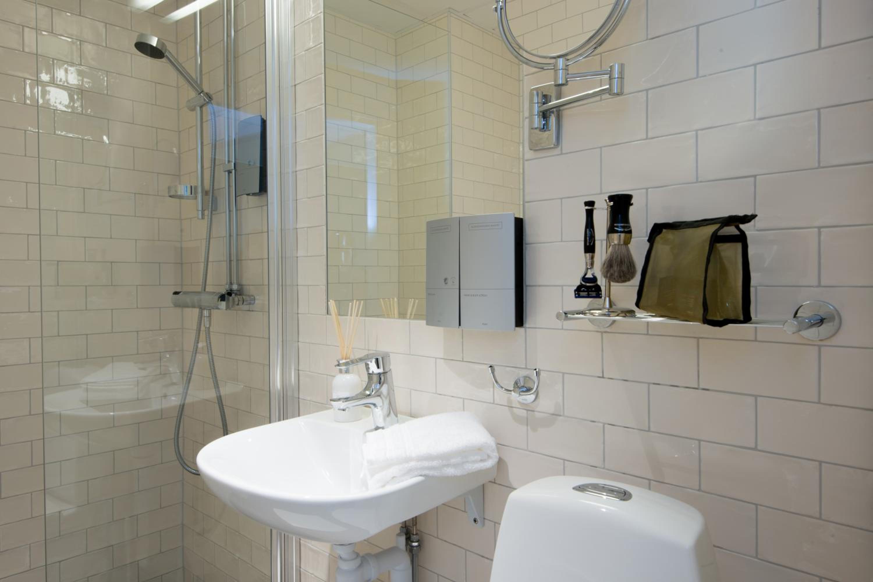 Standard Twin Room - Photo 17