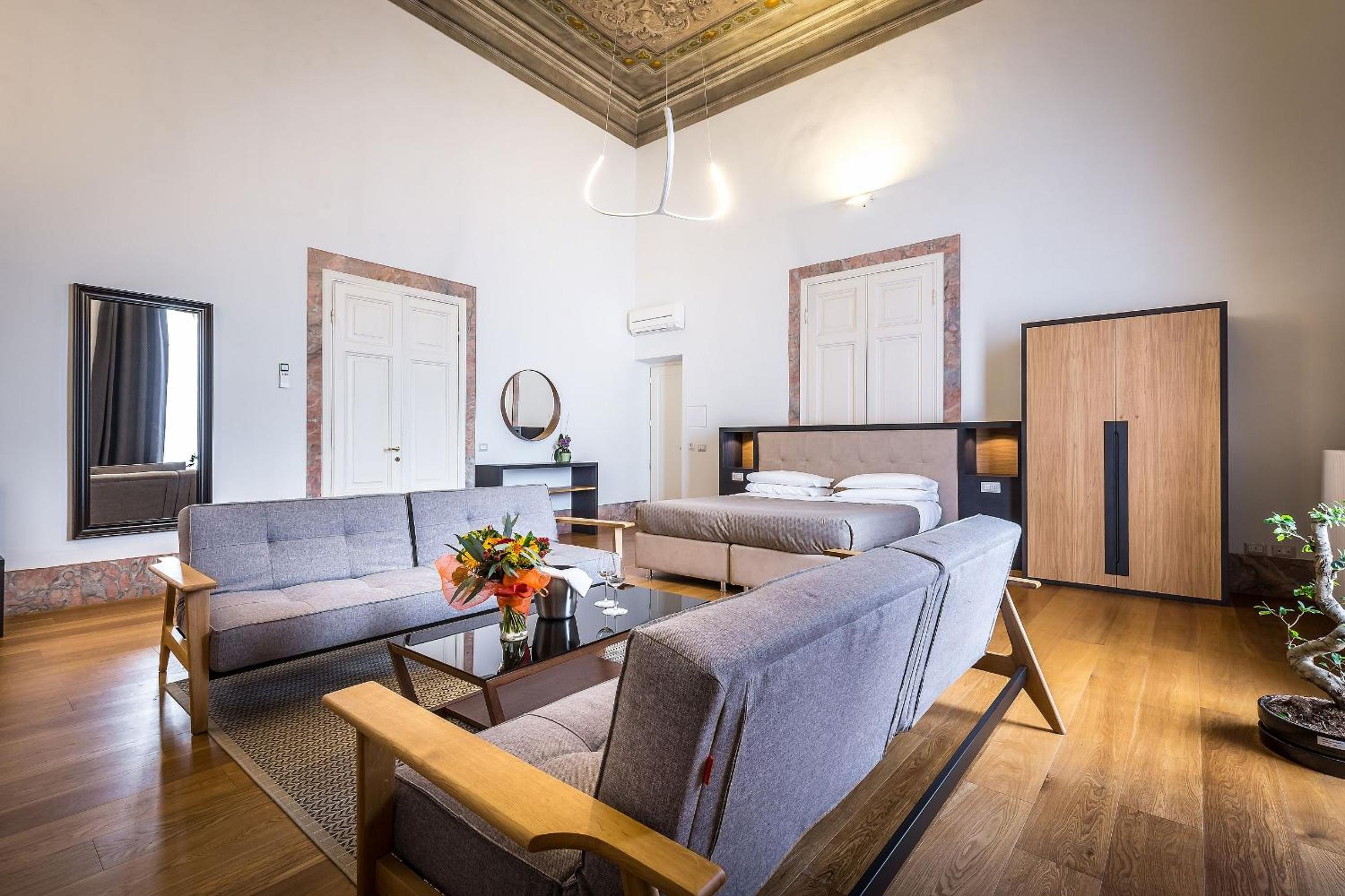 Suite with City View photo 2