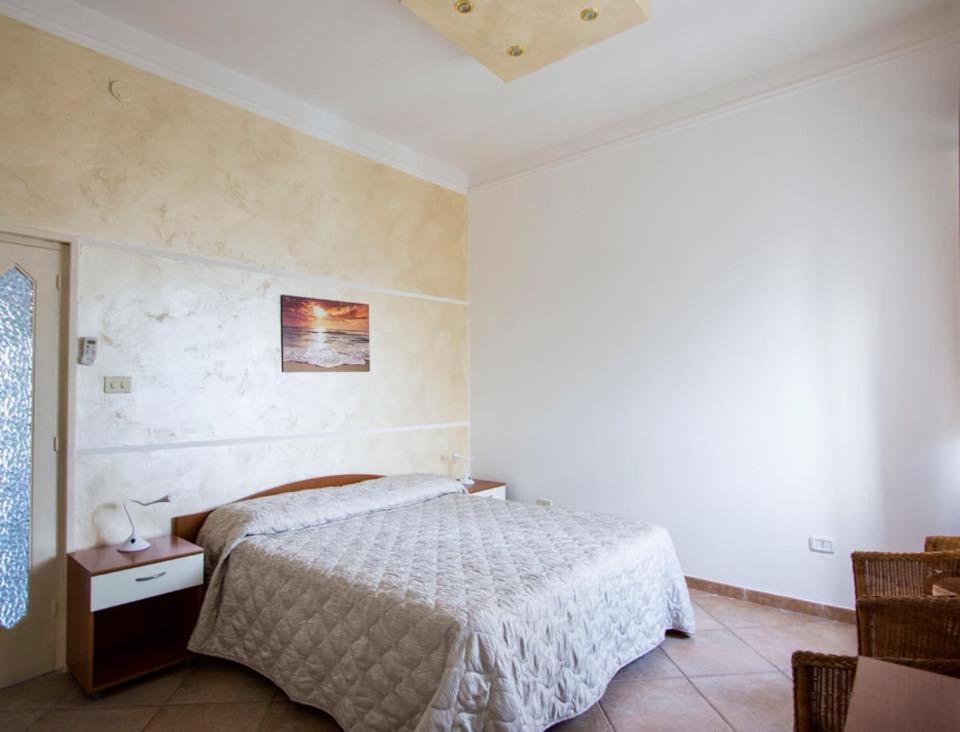 Standard Double or Twin Room with Sea View - Photo 3