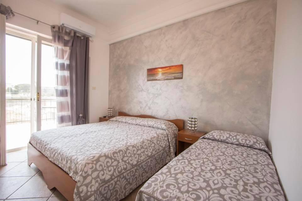 Standard Double or Twin Room with Sea View - Photo 4